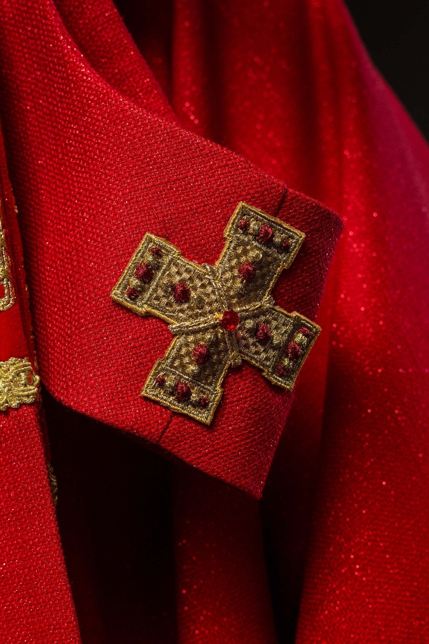 Handmade chasuble with natural stones Handmade 7001 HM/7001/02/71/PA02 - HAFTINAUSA.COM