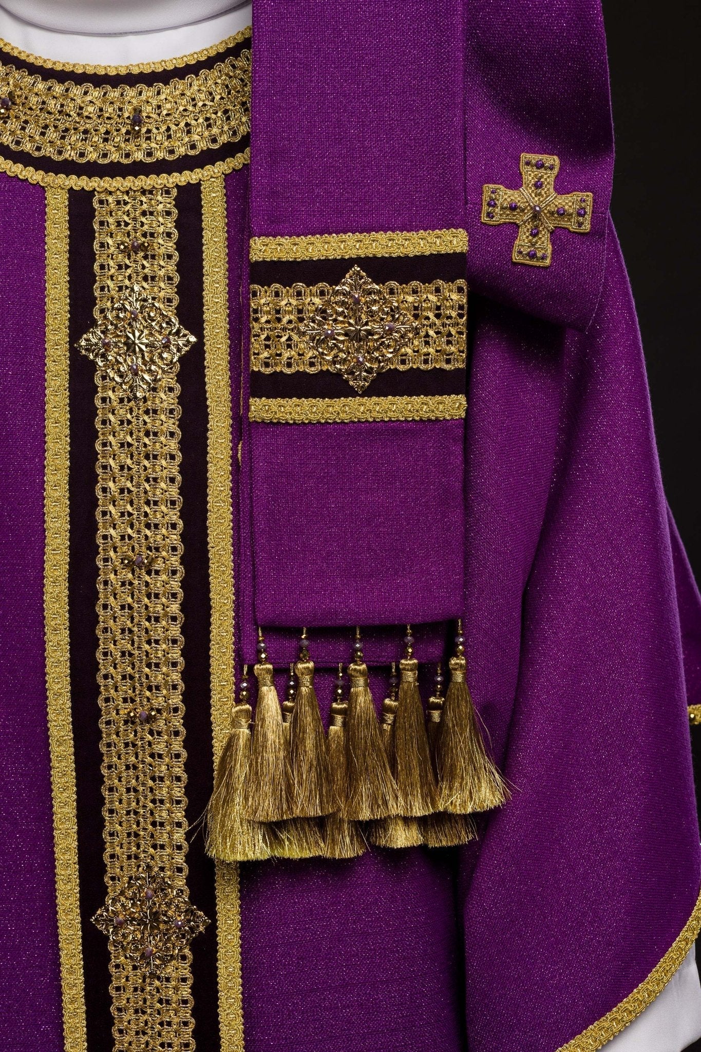 Handmade chasuble with natural stones Handmade 7001 HM/7001/03/71/PA03 - HAFTINAUSA.COM