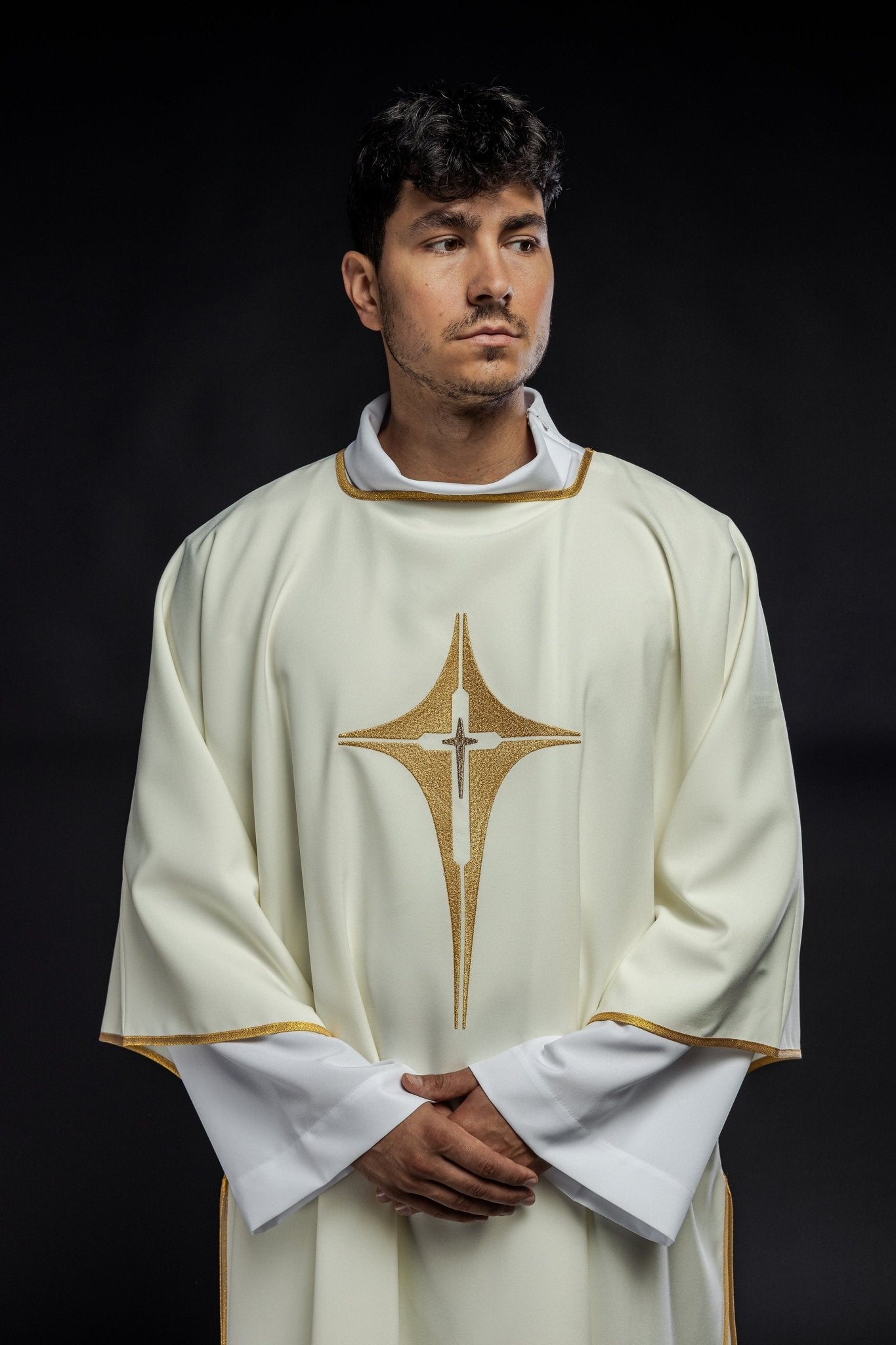 Ivory dalmatic chasuble with gold star - shaped cross KDL/214/05/12/D - HAFTINAUSA.COM