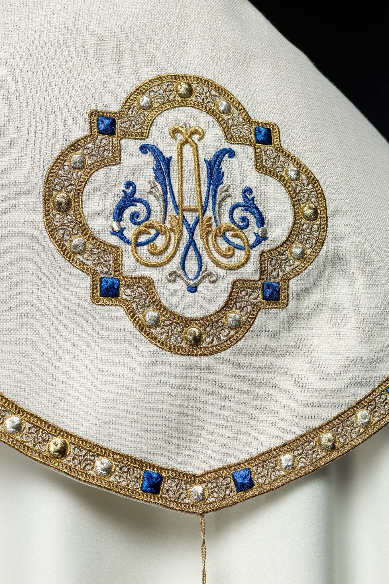 Liturgical cope with embroidered Marian coat of arms S - 3074 - 05 - 41 145cm - HAFTINAUSA.COM