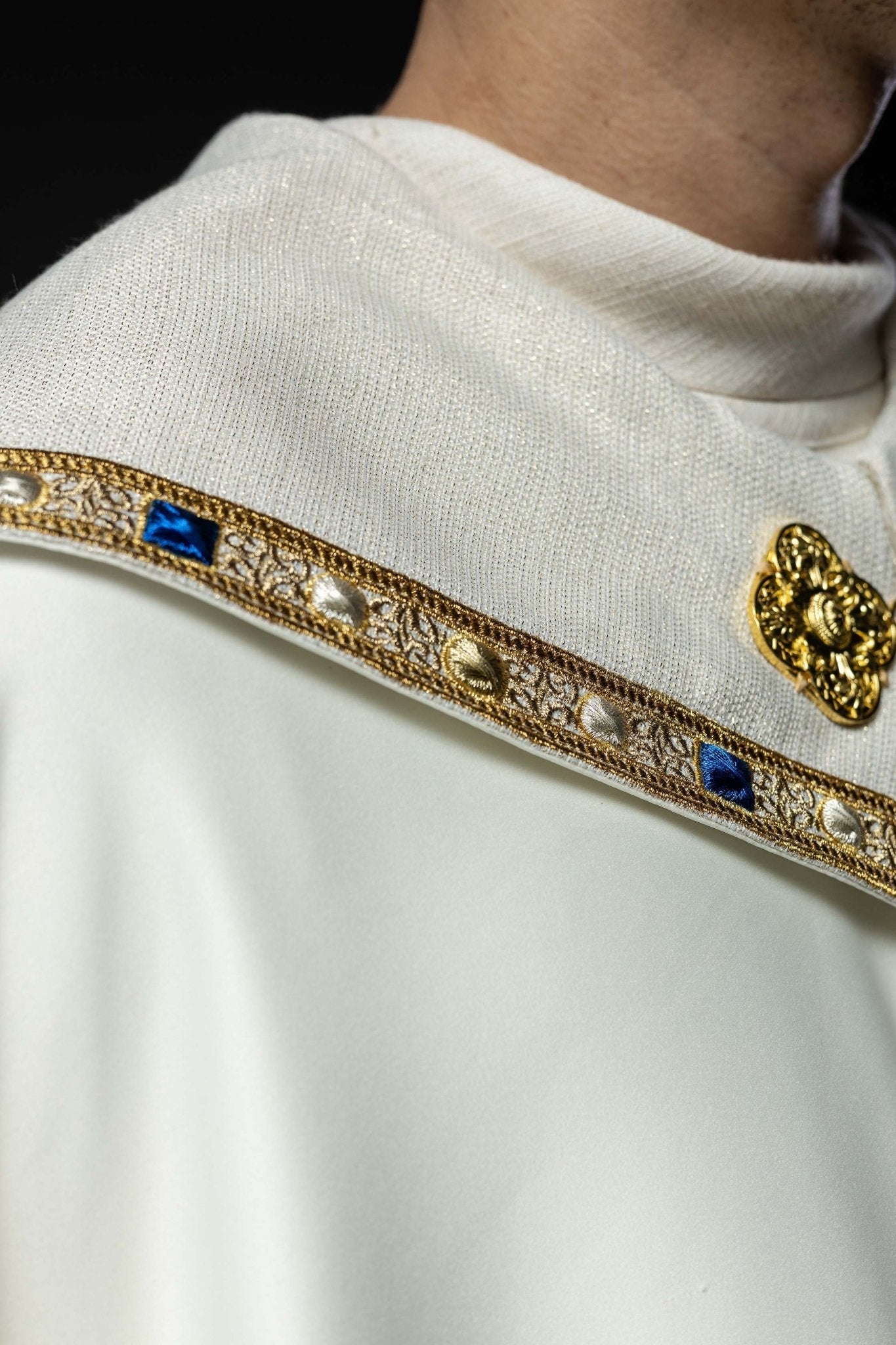 Liturgical cope with embroidered Marian coat of arms S - 3074 - 05 - 41 145cm - HAFTINAUSA.COM