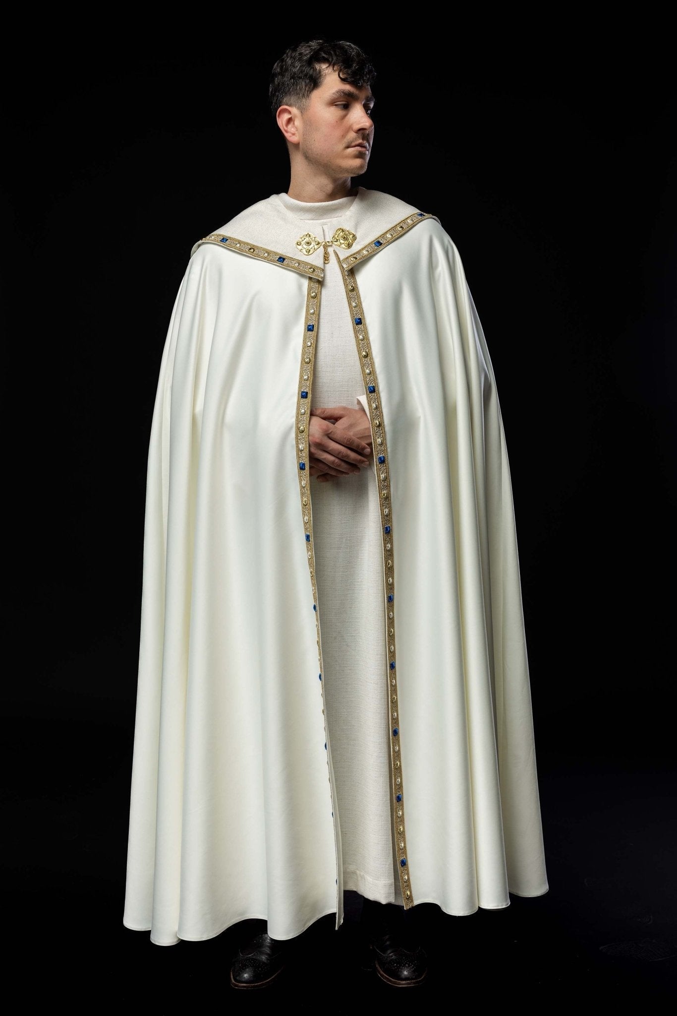 Liturgical cope with embroidered Marian coat of arms S - 3074 - 05 - 41 145cm - HAFTINAUSA.COM