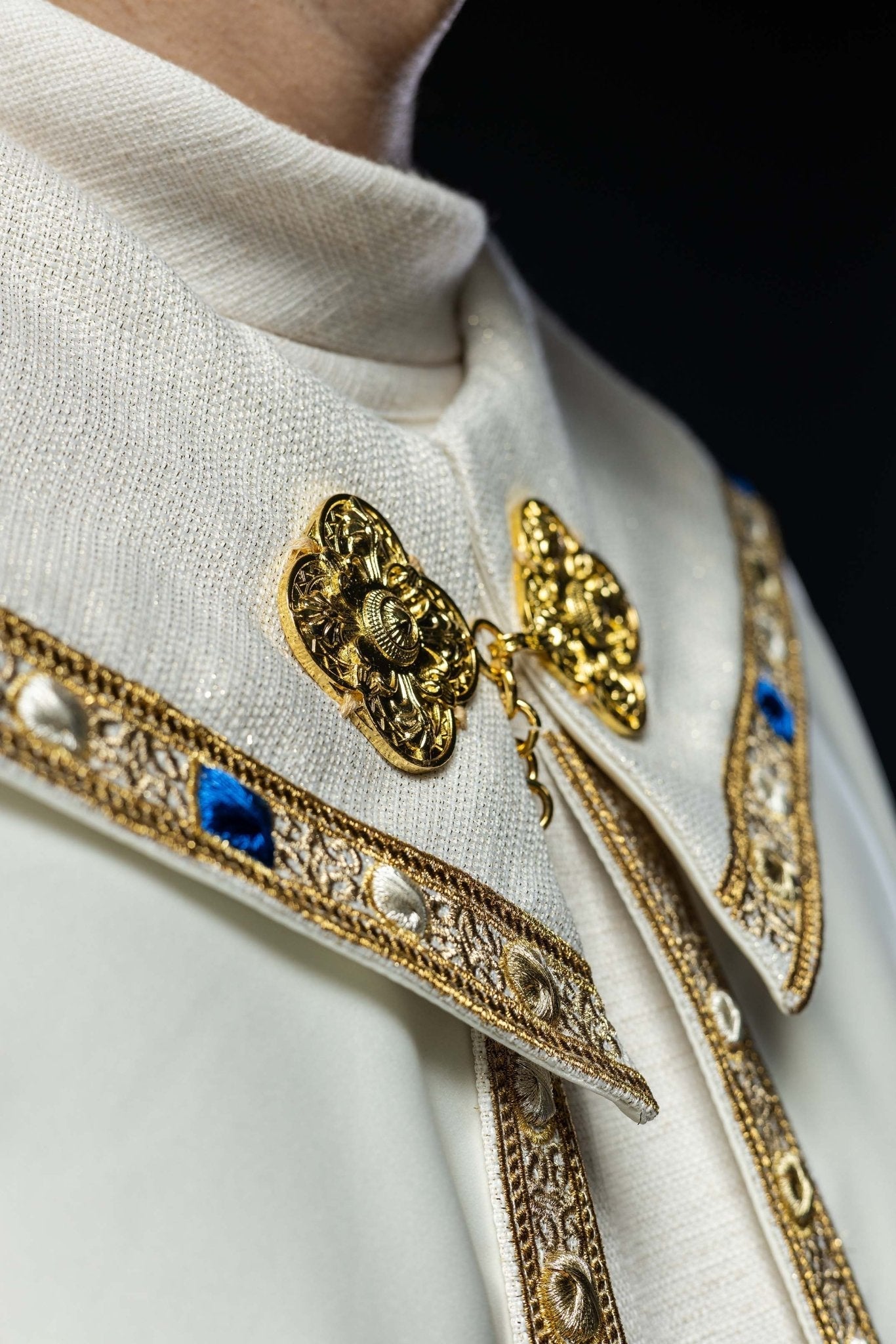 Liturgical cope with embroidered Marian coat of arms S - 3074 - 05 - 41 145cm - HAFTINAUSA.COM
