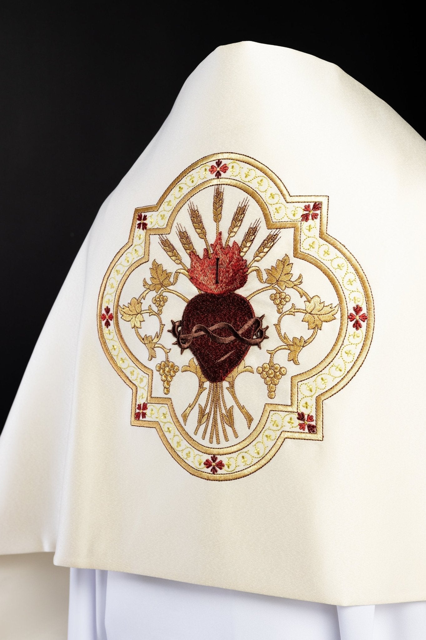 Liturgical veil with the Sacred Heart of Jesus in ecru KWL/027/05/20 50*270 ECRU SAT. - HAFTINAUSA.COM