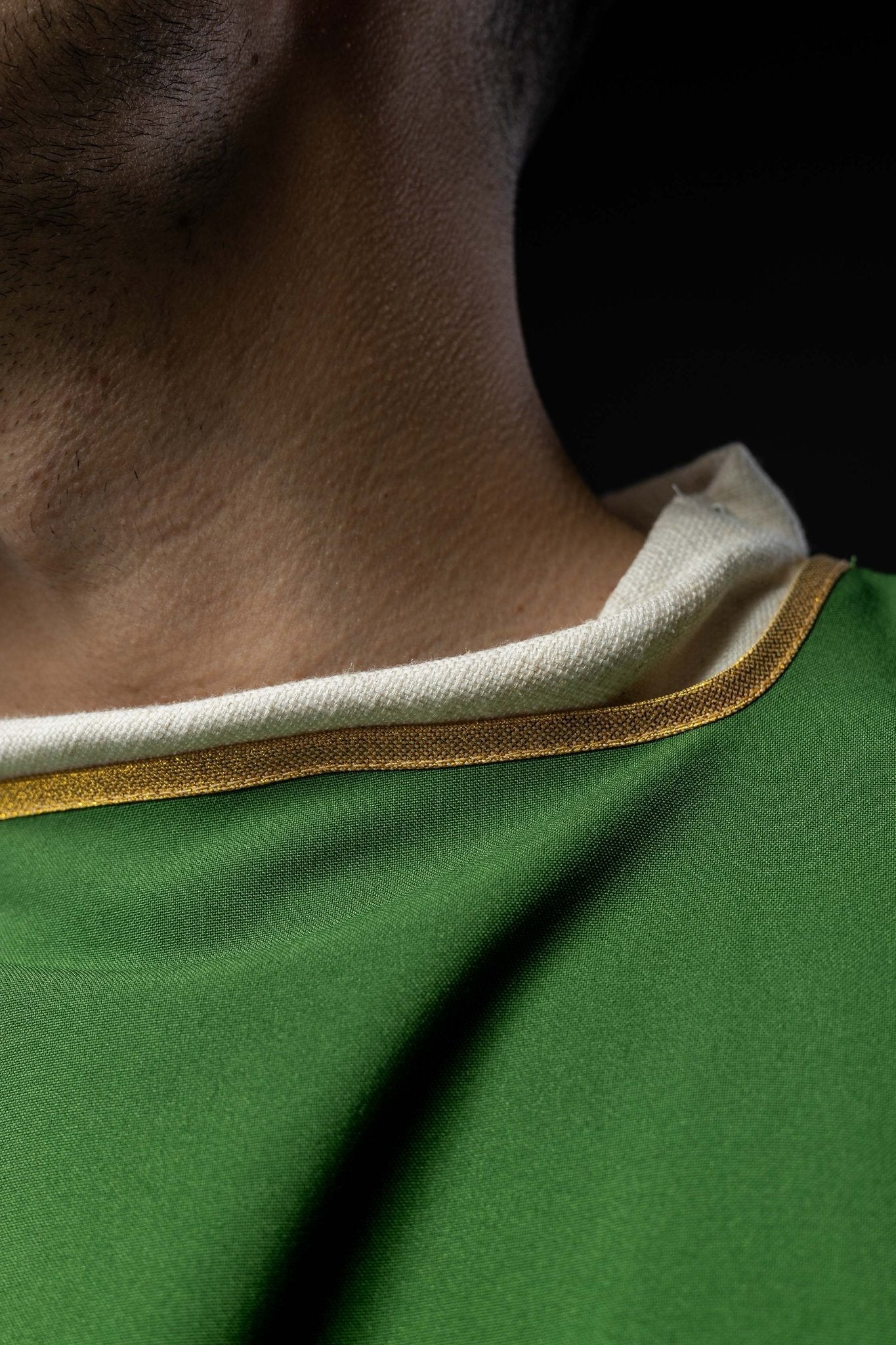 Plain dalmatic in green with gold trim KDL/1002/01/12/D - HAFTINAUSA.COM