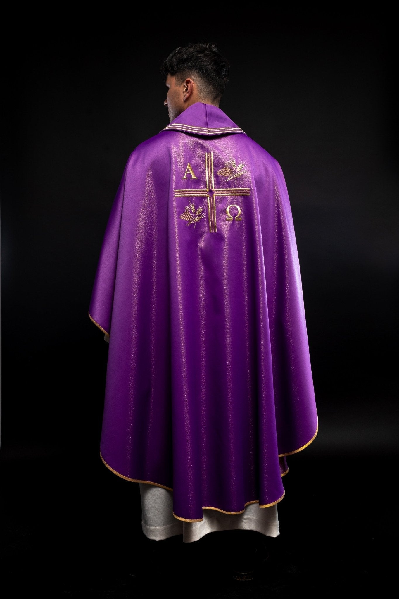 Purple chasuble made of glittery texture with Alpha, Omega, Cross and Wheat motifs S - 7053 - 03 - 54 - HAFTINAUSA.COM
