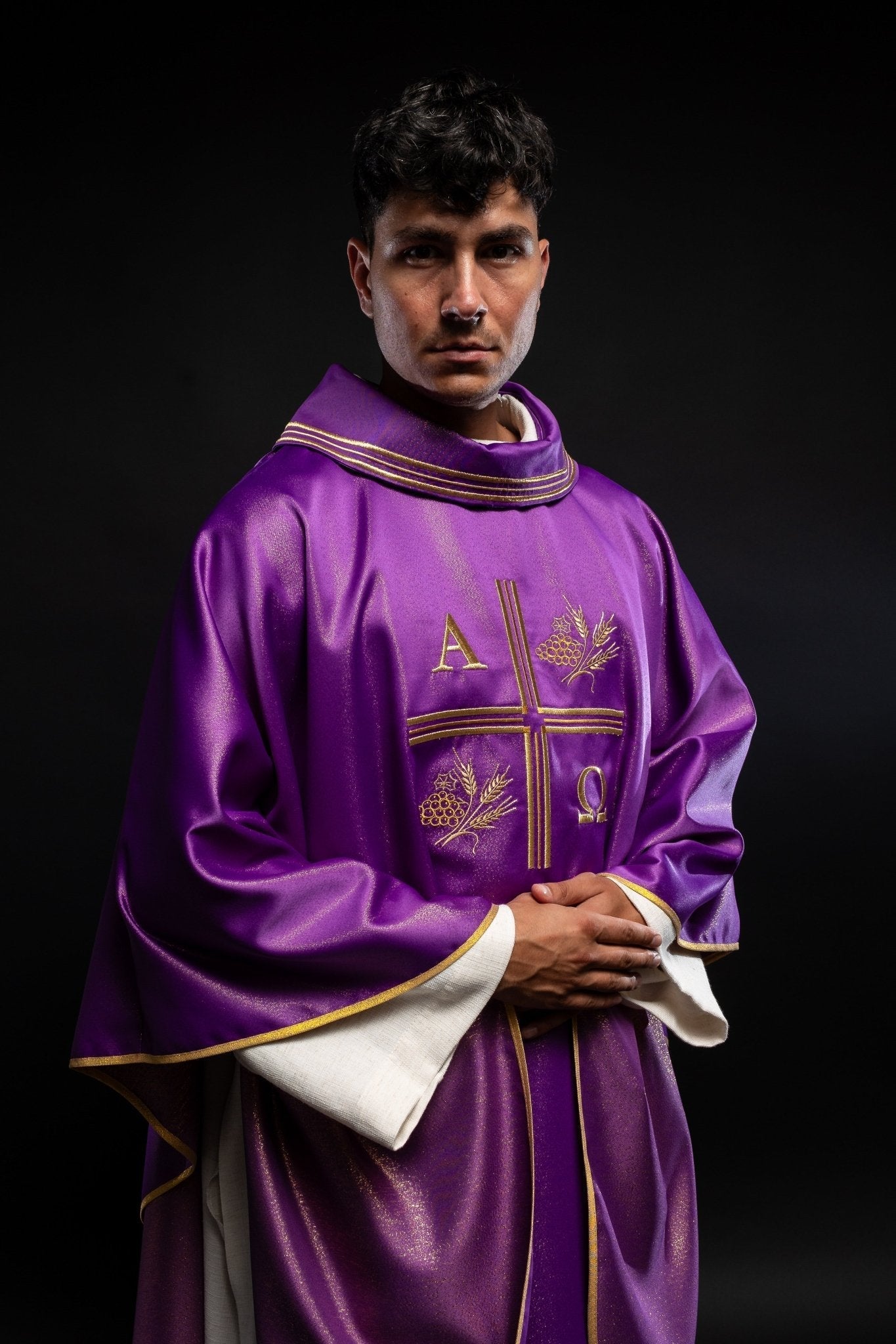Purple chasuble made of glittery texture with Alpha, Omega, Cross and Wheat motifs S - 7053 - 03 - 54 - HAFTINAUSA.COM