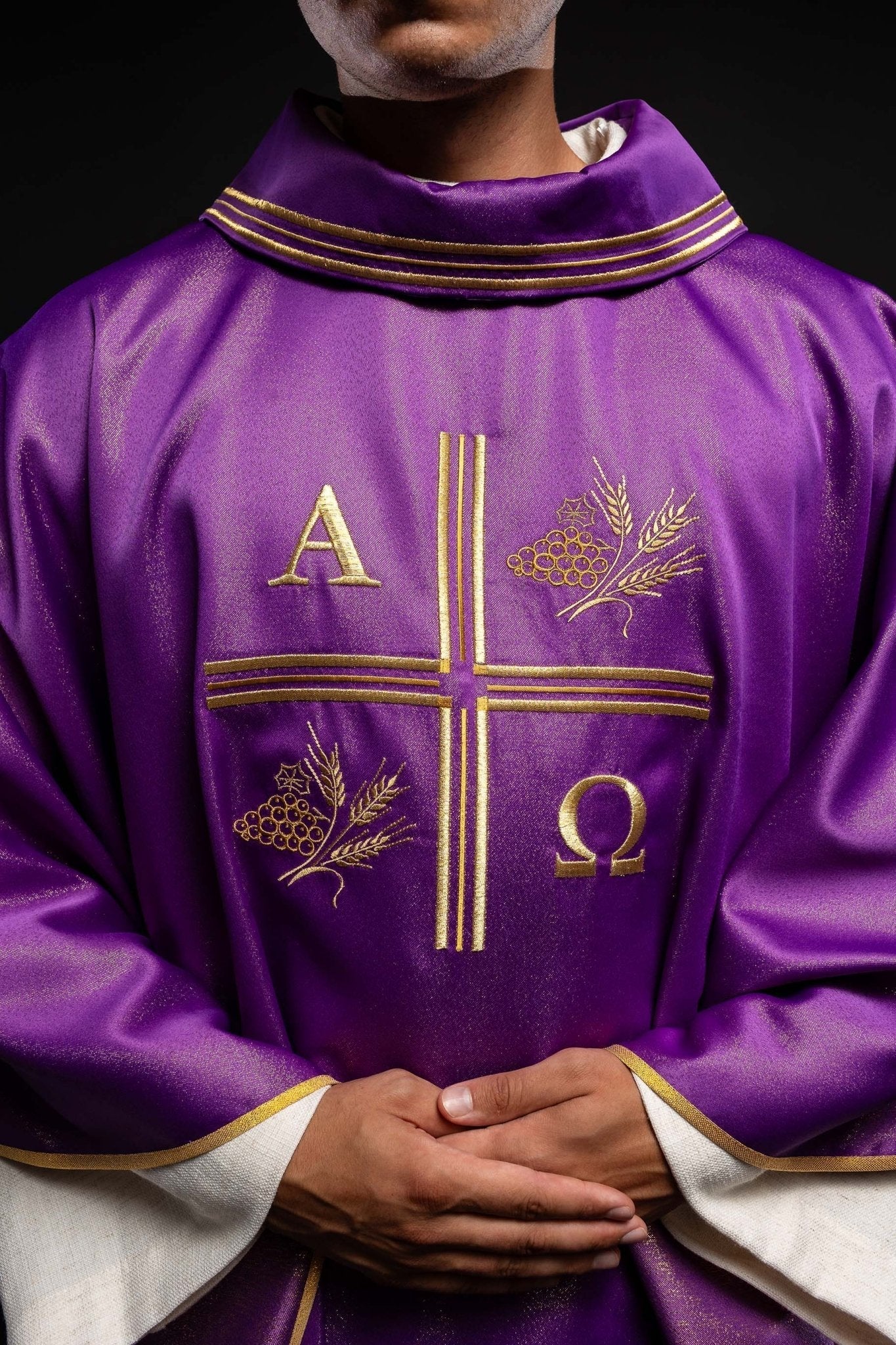 Purple chasuble made of glittery texture with Alpha, Omega, Cross and Wheat motifs S - 7053 - 03 - 54 - HAFTINAUSA.COM