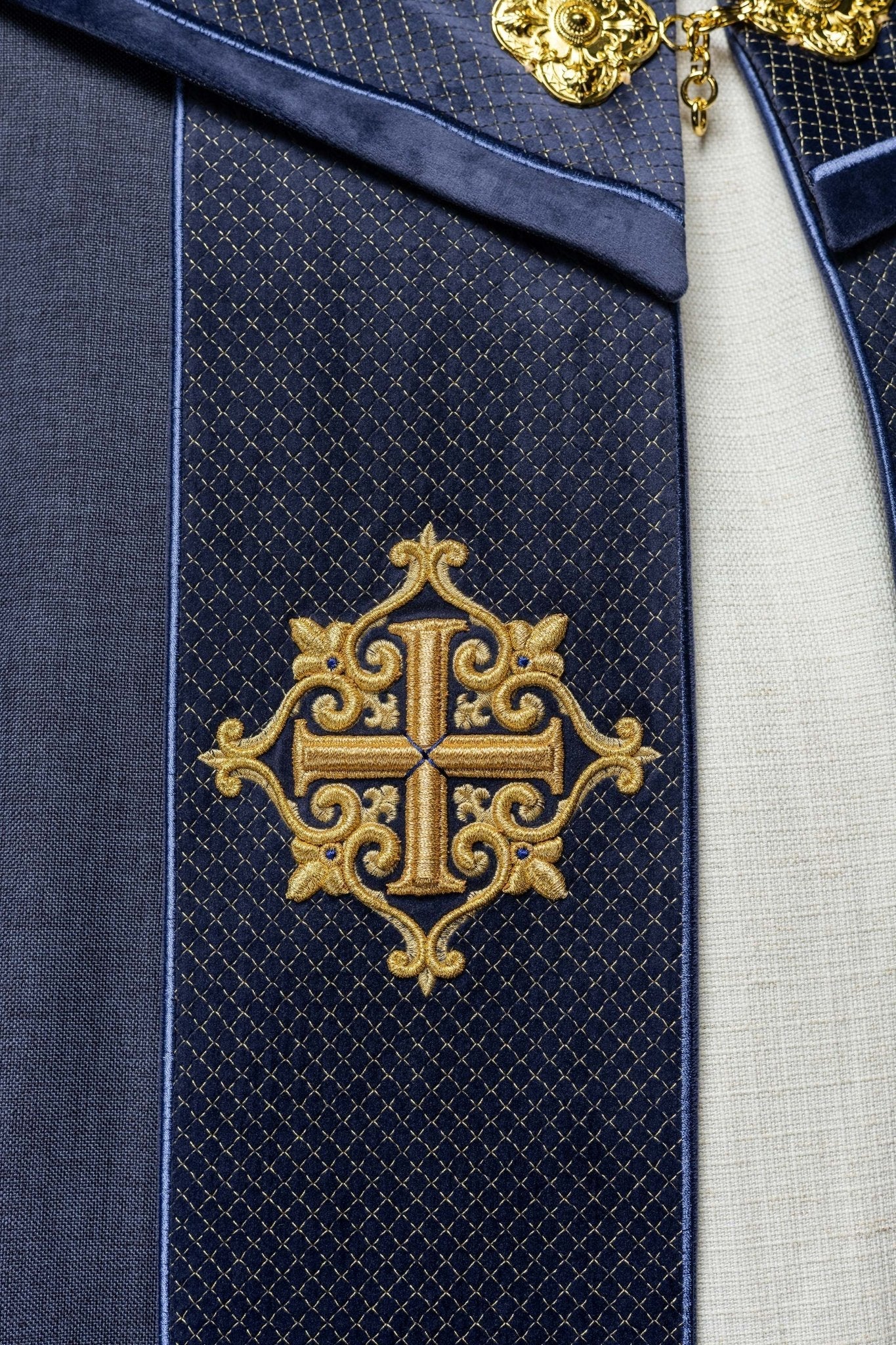 Purple cope with a velvet sash and cross embroidery LE/3029/03 145cm - HAFTINAUSA.COM