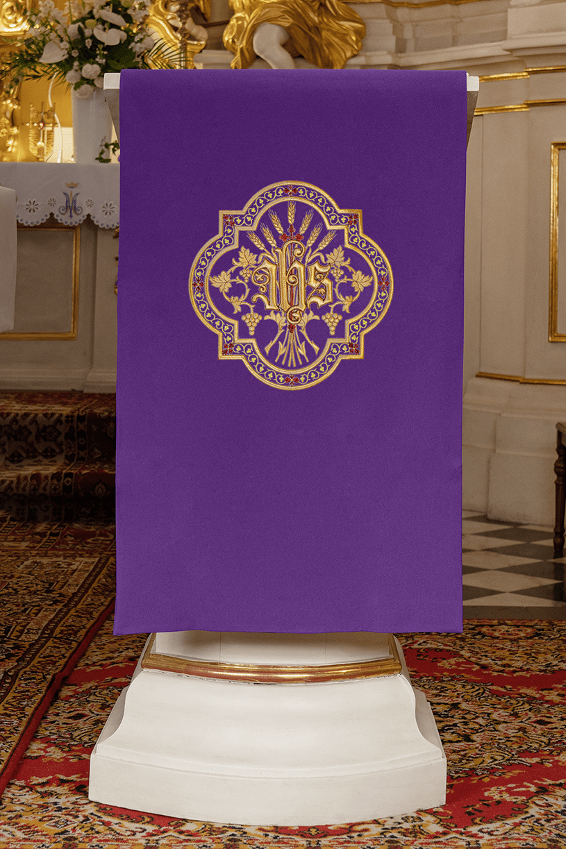 Purple lectern cover with golden embroidery IHS KMO/004/03/01 FIOLET 55*250 - HAFTINAUSA.COM