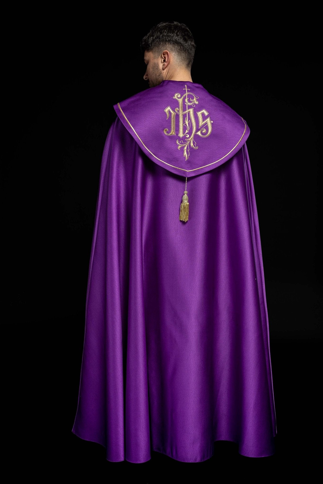 Purple liturgical cope with JHS symbol KKP/023/03/20 FIOLET SAT. POMPON 145cm - HAFTINAUSA.COM