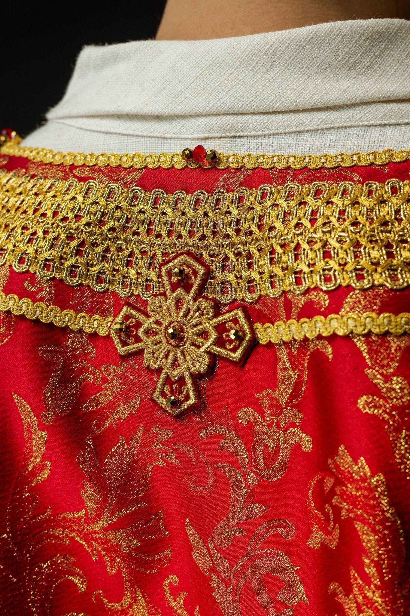 Red chasuble with natural stones Handmade 7010 HM/7010/02/90 - HAFTINAUSA.COM