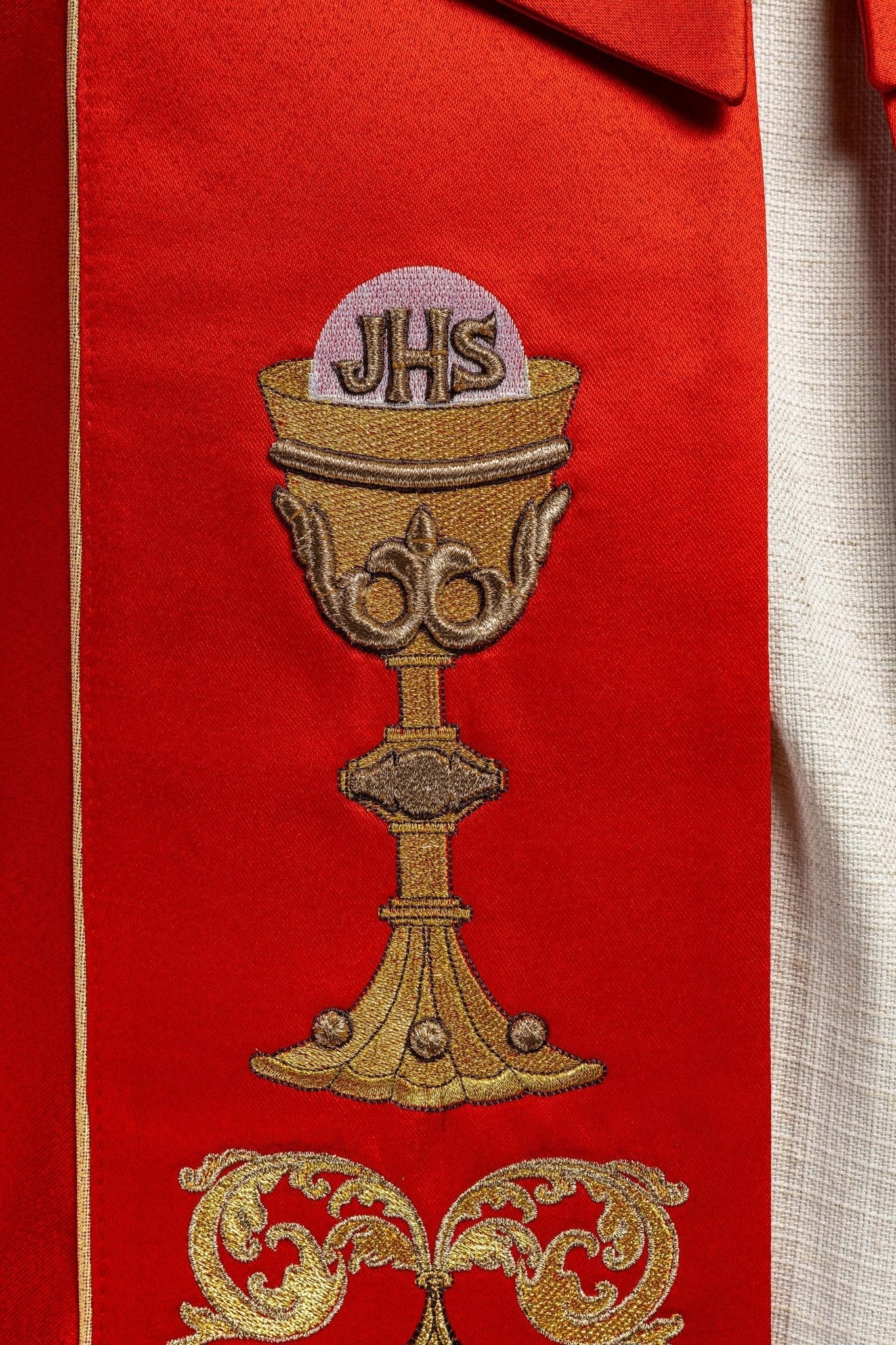 Red liturgical cope with Eucharist Chalice embroidery KKP/006/02/20 CZERWONA SAT.POMPON 150cm - HAFTINAUSA.COM