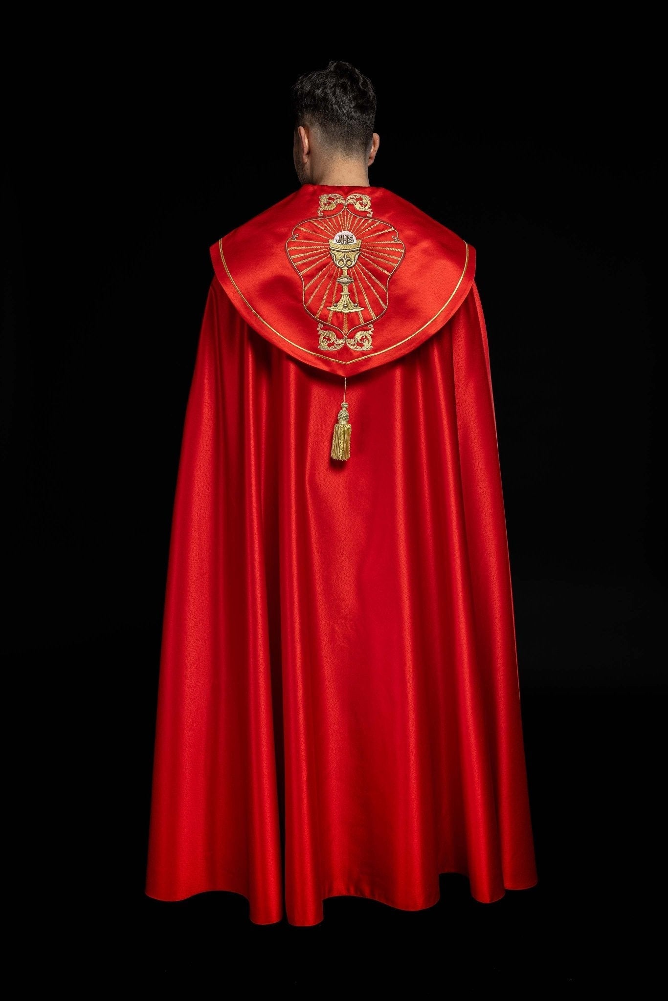 Red liturgical cope with Eucharist Chalice embroidery KKP/006/02/20 CZERWONA SAT.POMPON 150cm - HAFTINAUSA.COM