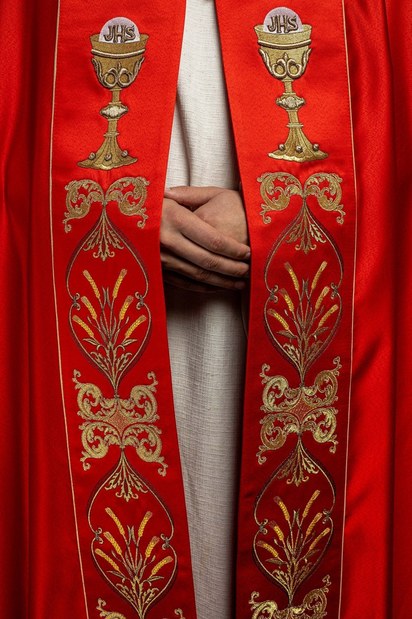 Red liturgical cope with Eucharist Chalice embroidery KKP/006/02/20 CZERWONA SAT.POMPON 150cm - HAFTINAUSA.COM