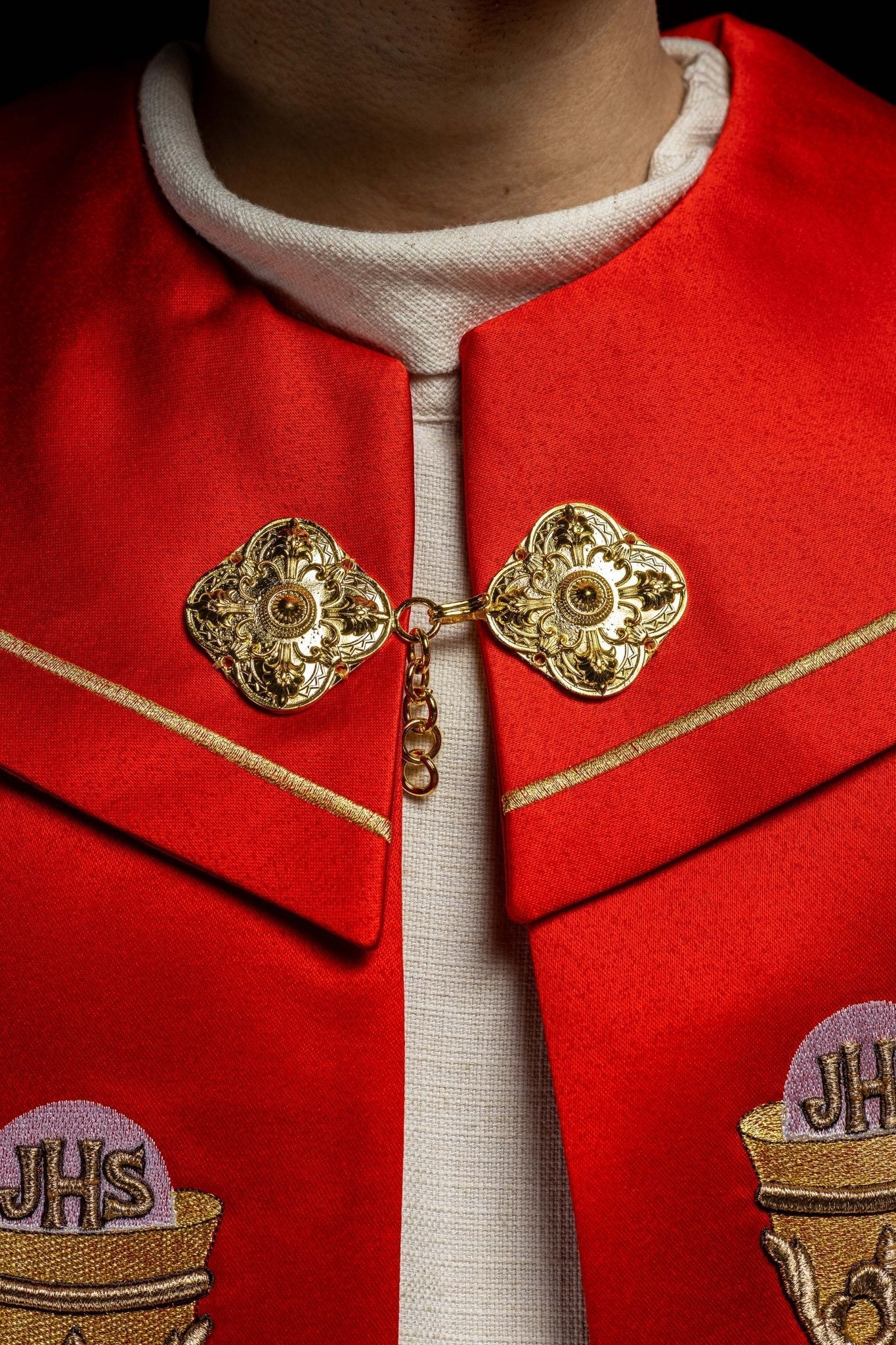 Red liturgical cope with Eucharist Chalice embroidery KKP/006/02/20 CZERWONA SAT.POMPON 150cm - HAFTINAUSA.COM