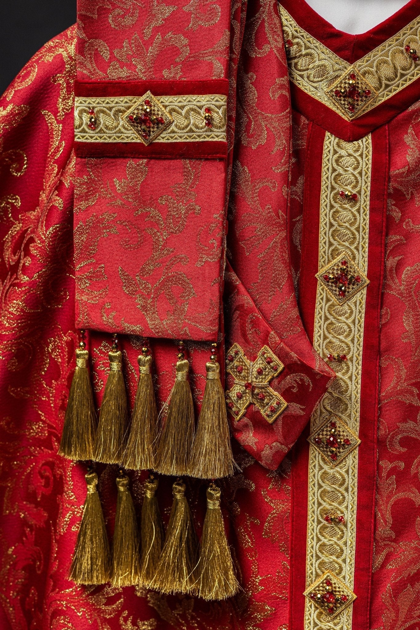 Red priests chasuble with natural stones Handmade 7003 HM/7003/02/90 - HAFTINAUSA.COM