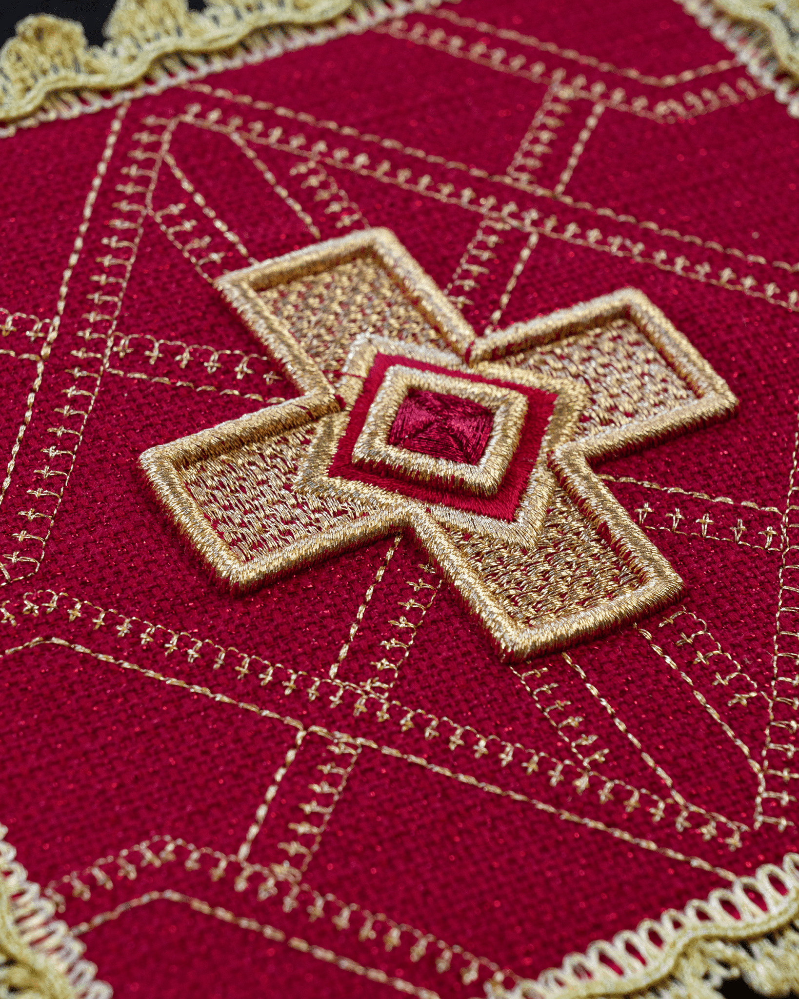 Set of four palls with golden embroidery KPA4/185 18*18 - HAFTINAUSA.COM