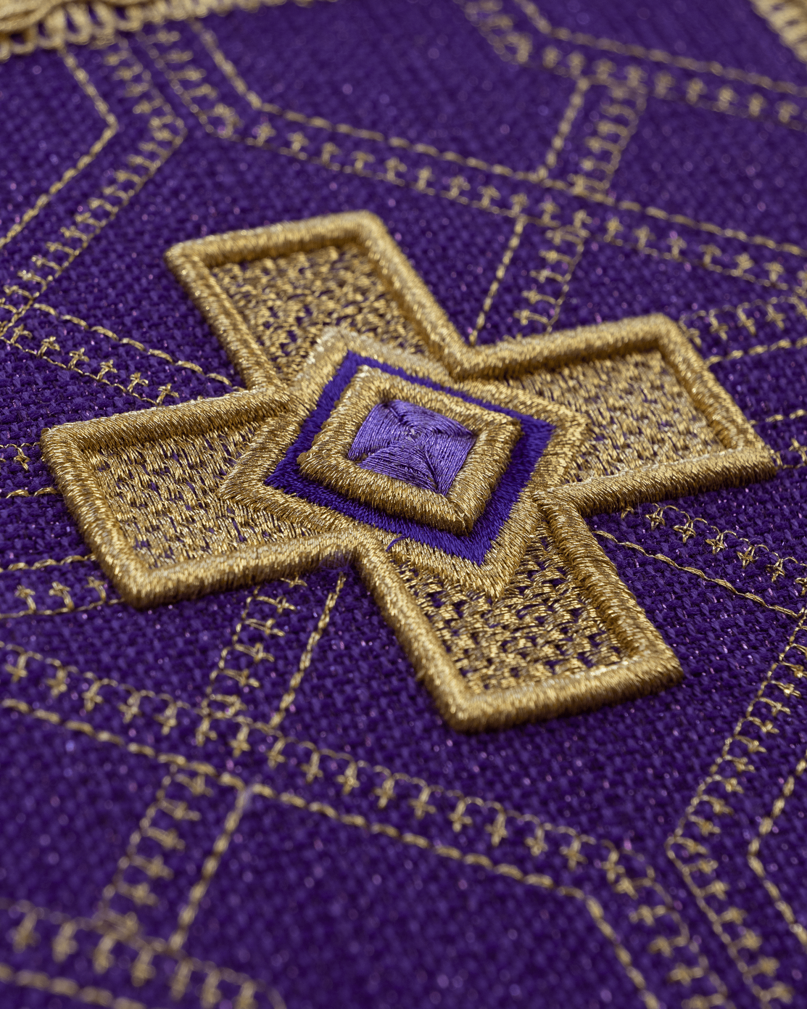Set of four palls with golden embroidery KPA4/185 18*18 - HAFTINAUSA.COM