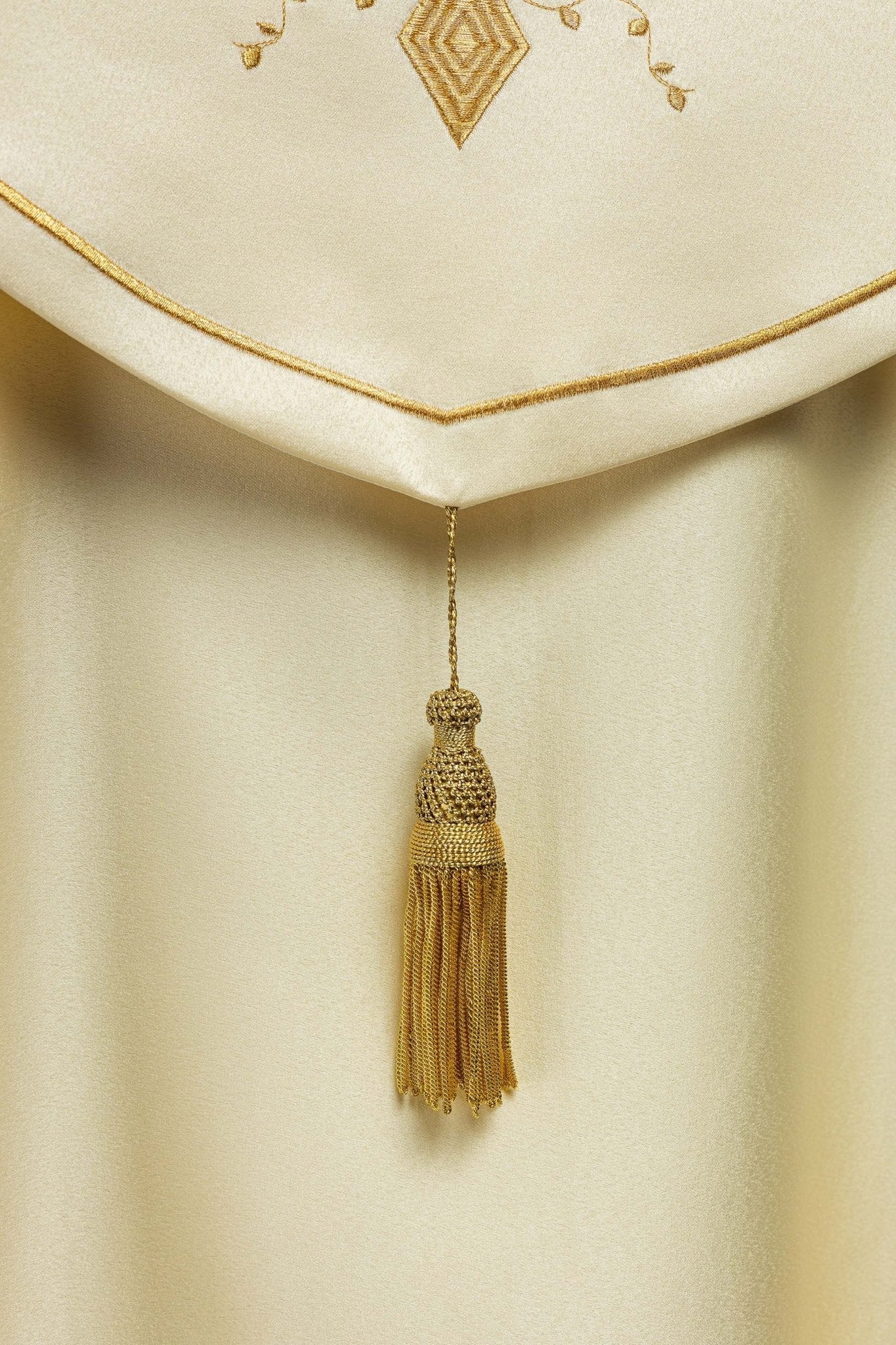 Simple liturgical cope in ecru with gold embroidered crosses KKP/024/05/20 ECRU POMPON 145cm - HAFTINAUSA.COM