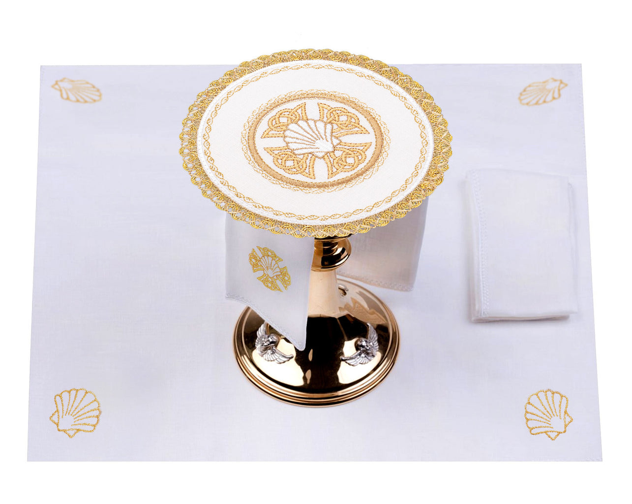 Chalice Linen with Round Palka with Shell's motive