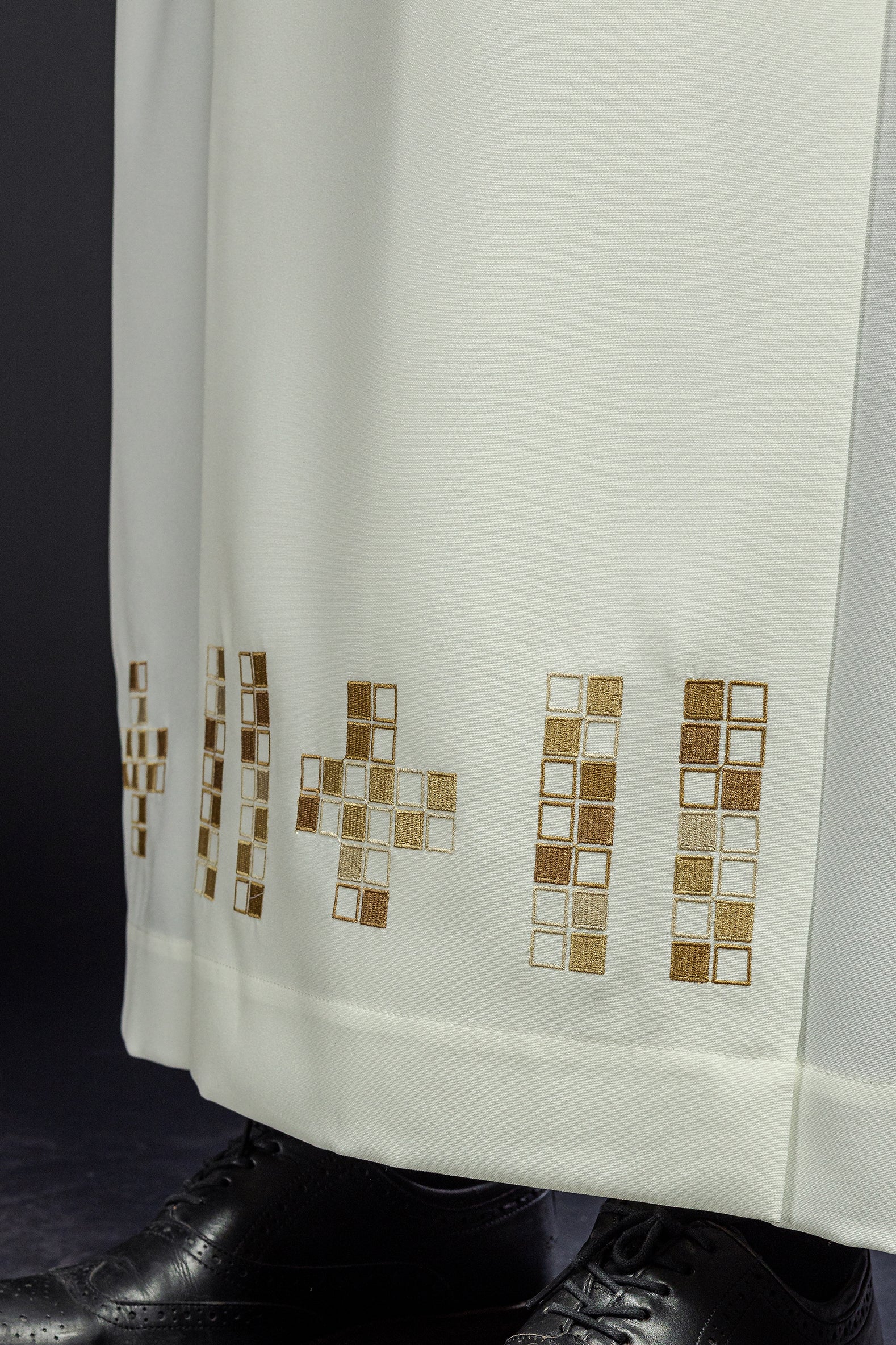 Priest alb in ecru with embroidered mosaic crosess - HAFTINAUSA.COM