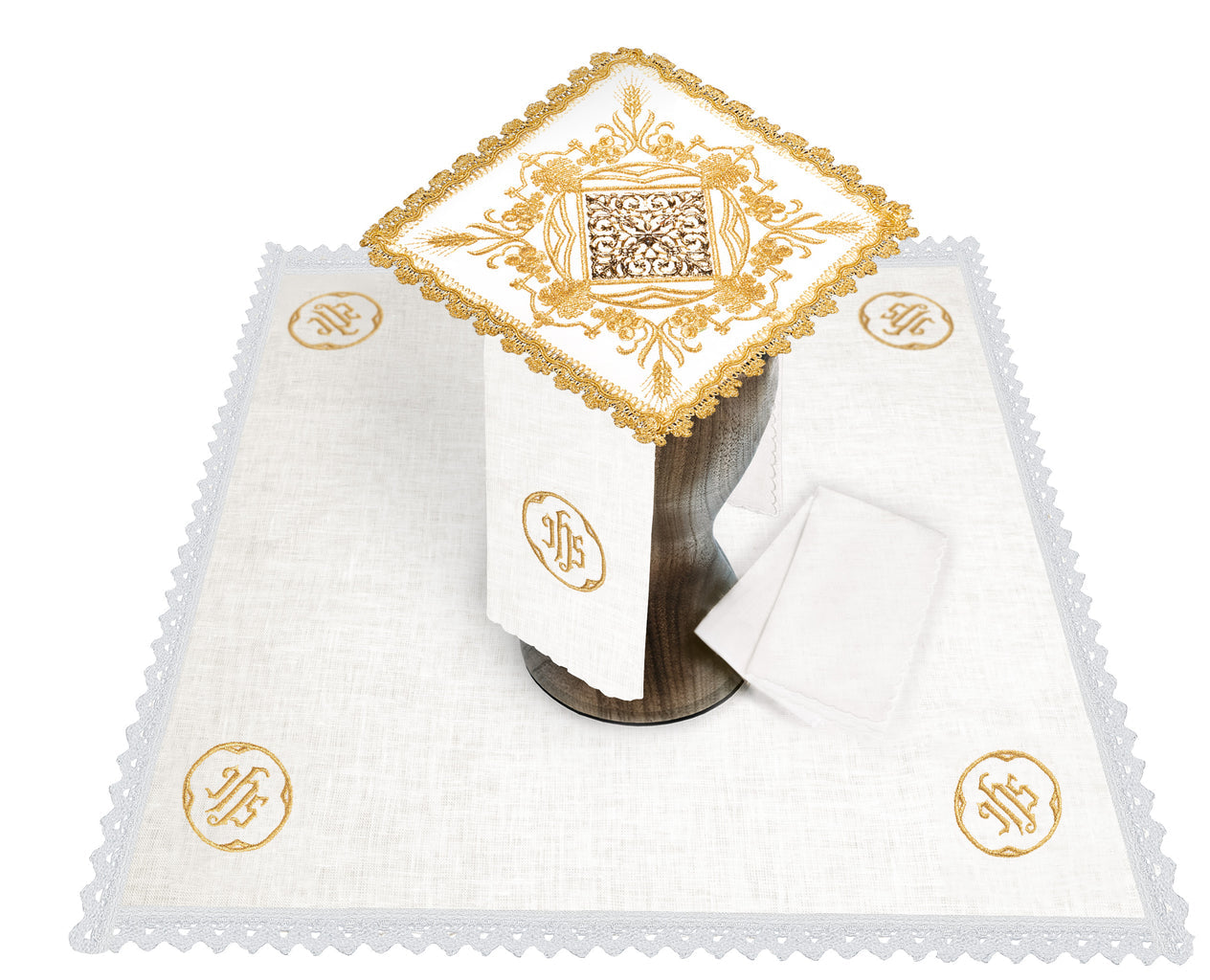 Chalice linens with metal decoration