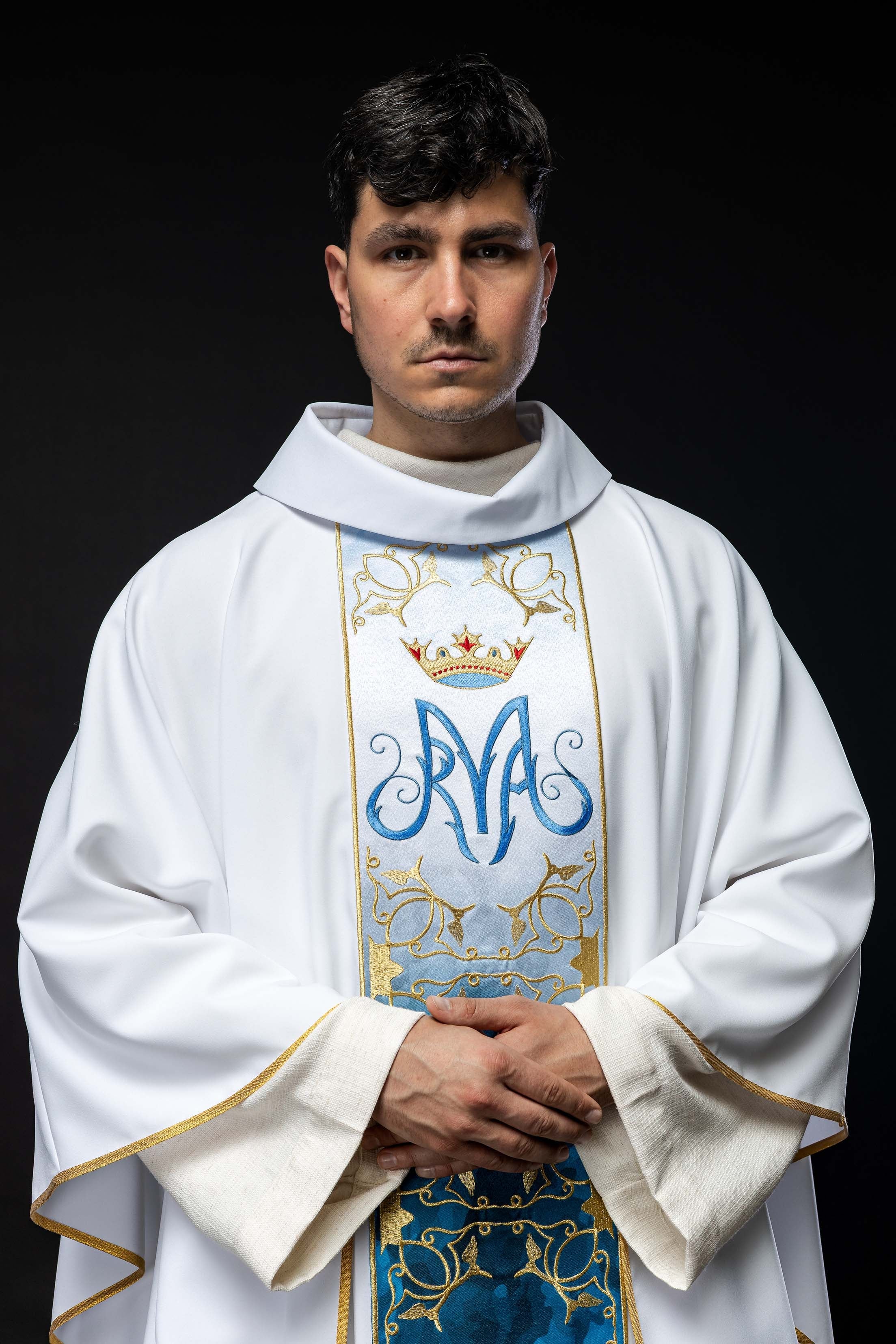 White Marian liturgical chasuble with an embroidered and sublimated belt