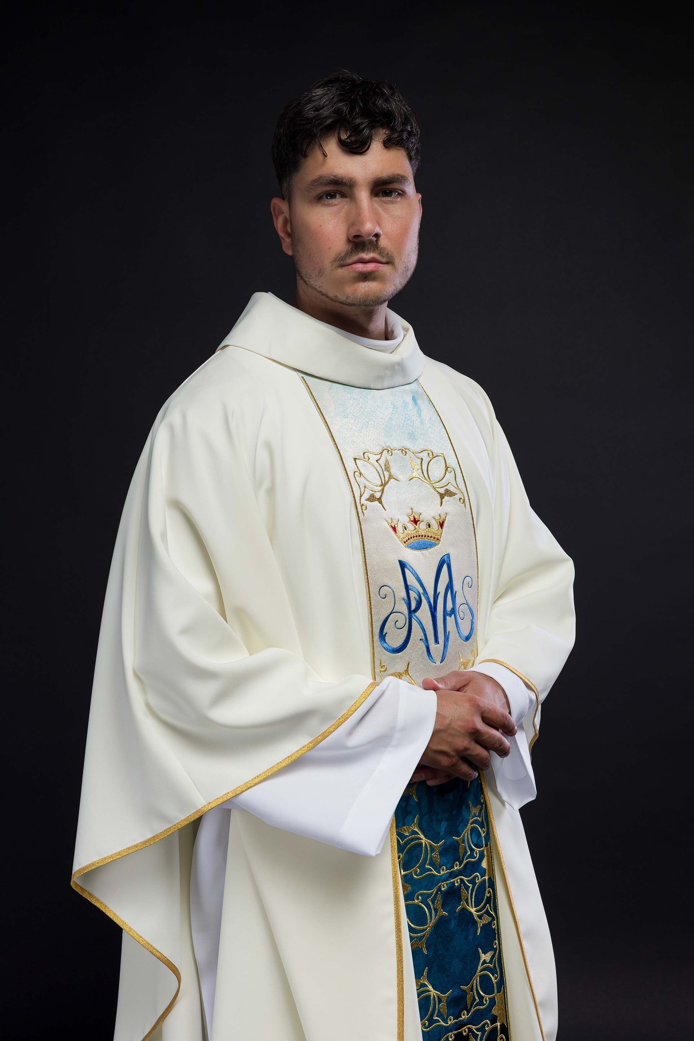 Marian liturgical chasuble with an embroidered and sublimated belt in ecru