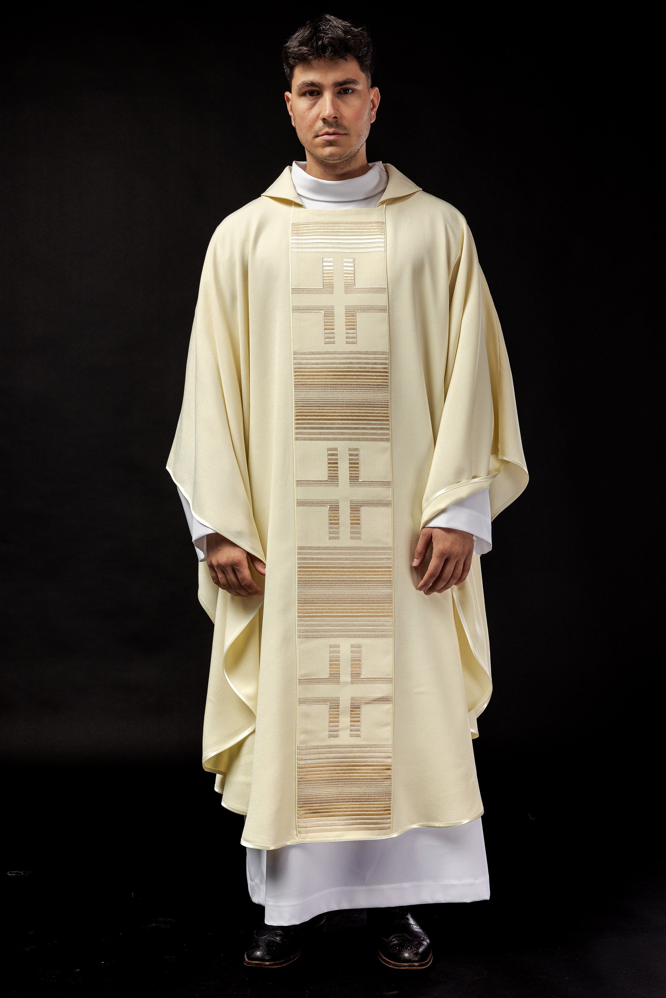 Embroidered chasuble with Crosses in ecru and collar KARO