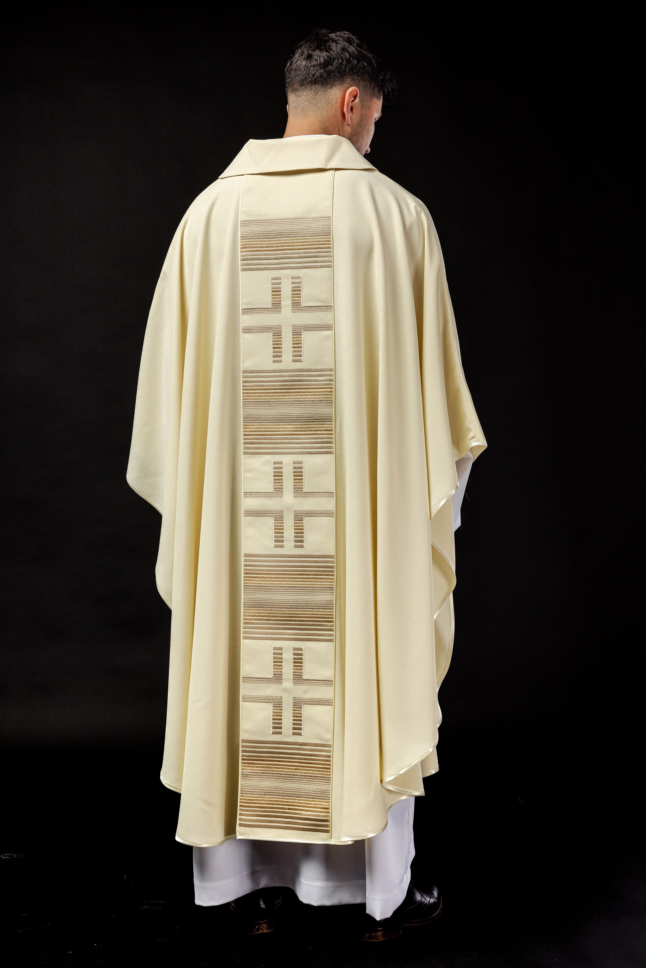 Embroidered chasuble with Crosses in ecru and collar KARO