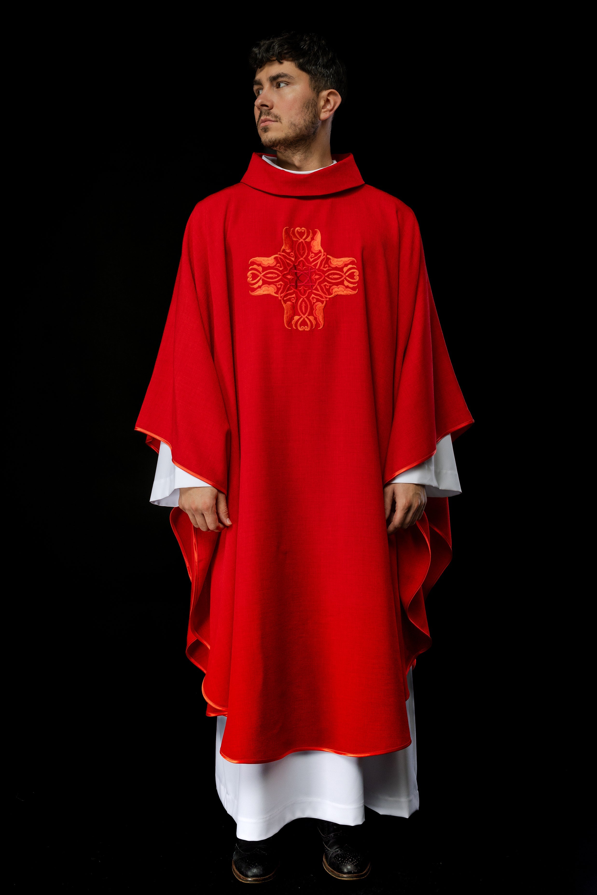 Red chasuble with Cross embroidery - HAFTINAUSA.COM