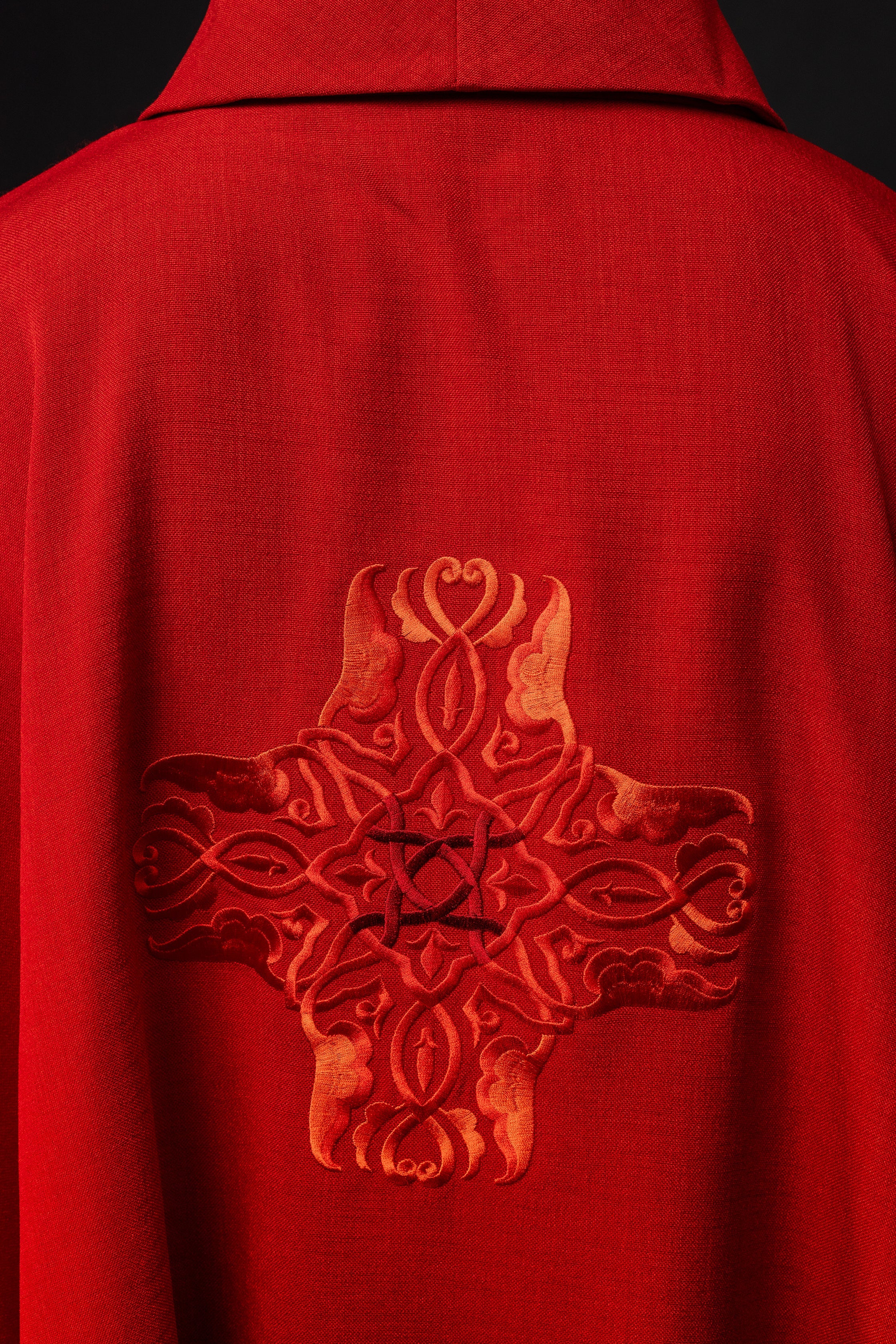 Red chasuble with Cross embroidery - HAFTINAUSA.COM