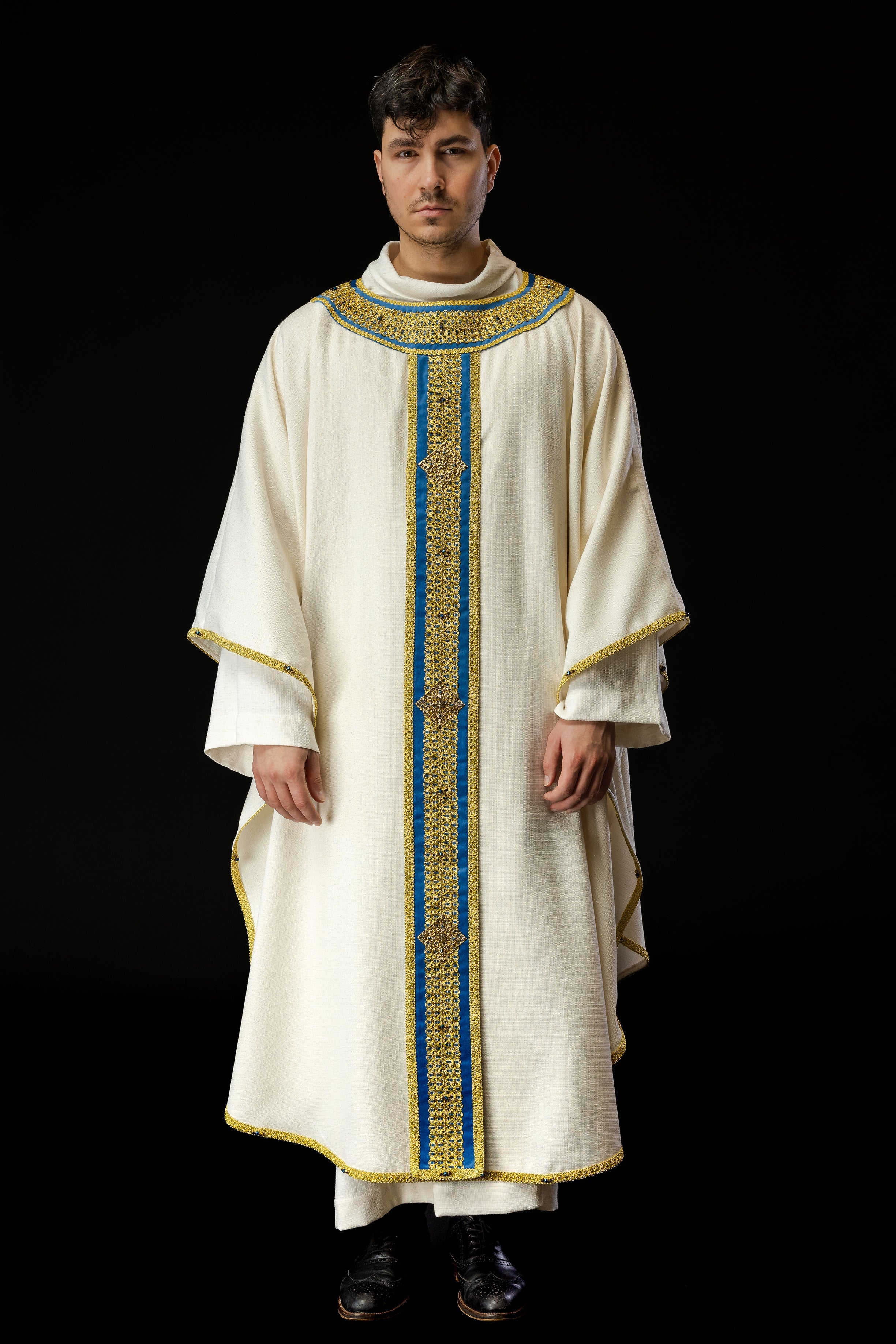 Ivory chasuble with light blue details Handmade 7001 - HAFTINAUSA.COM