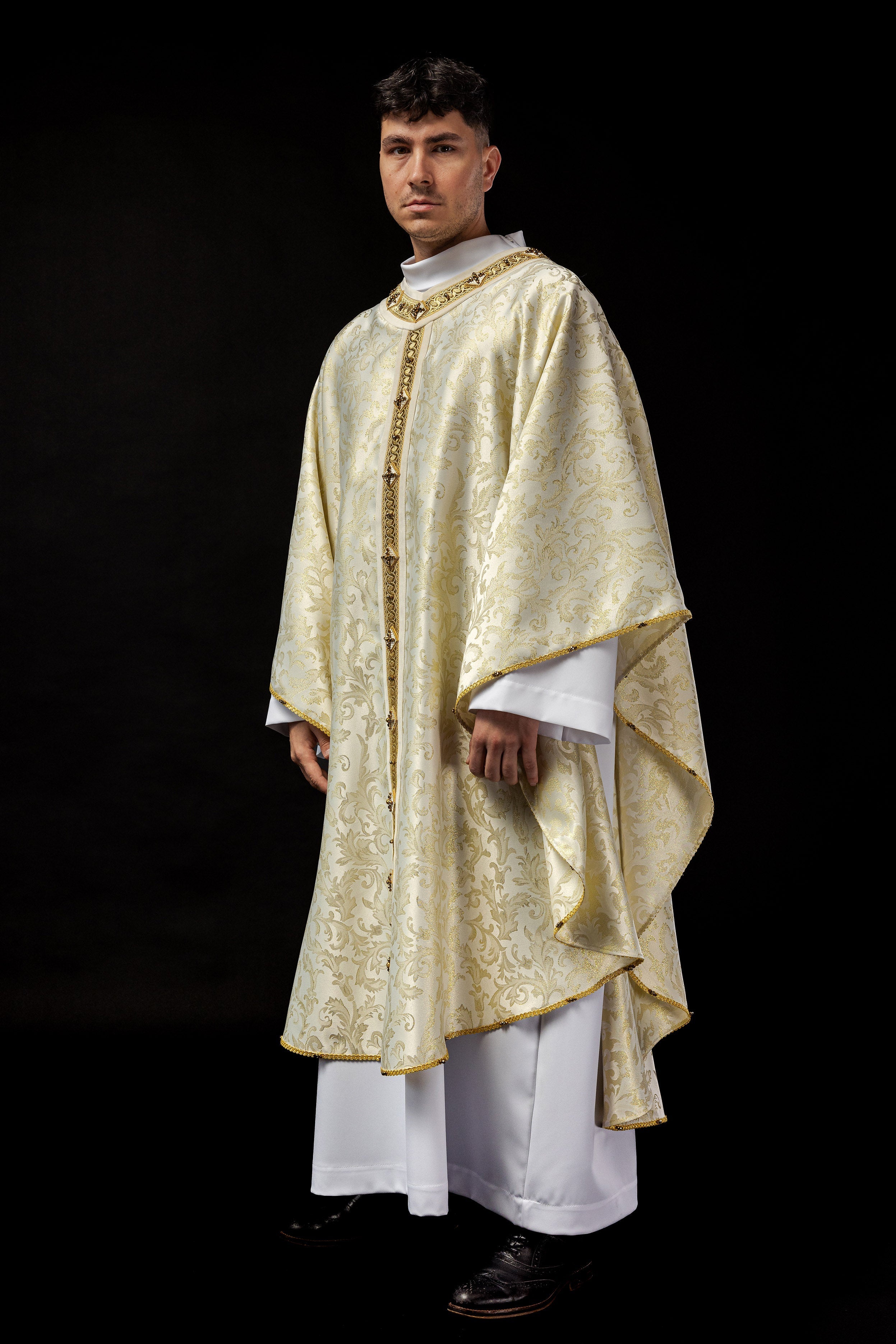 Handmade chasuble made of natural Italian fabric 7003