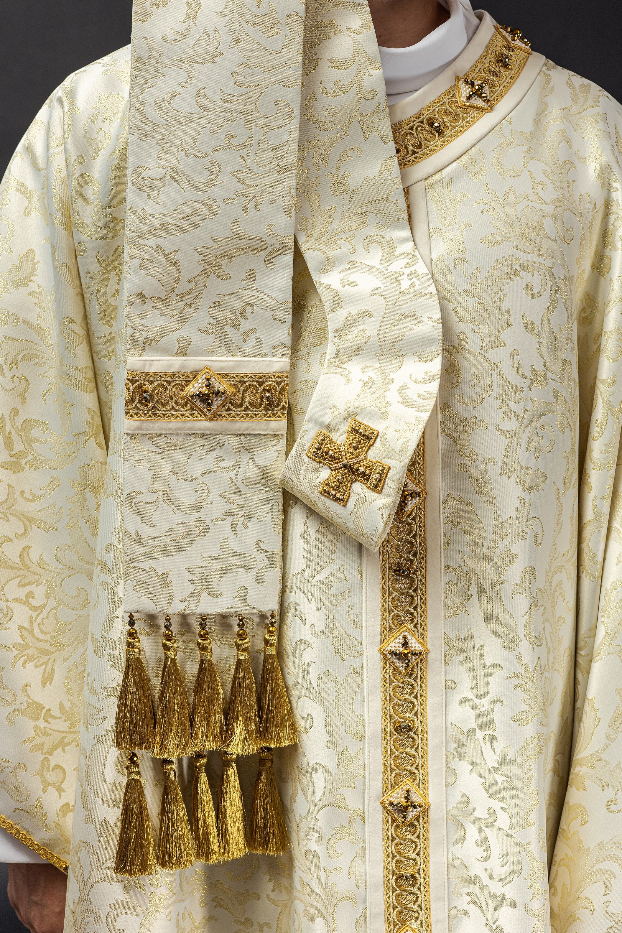 Handmade chasuble made of natural Italian fabric 7003