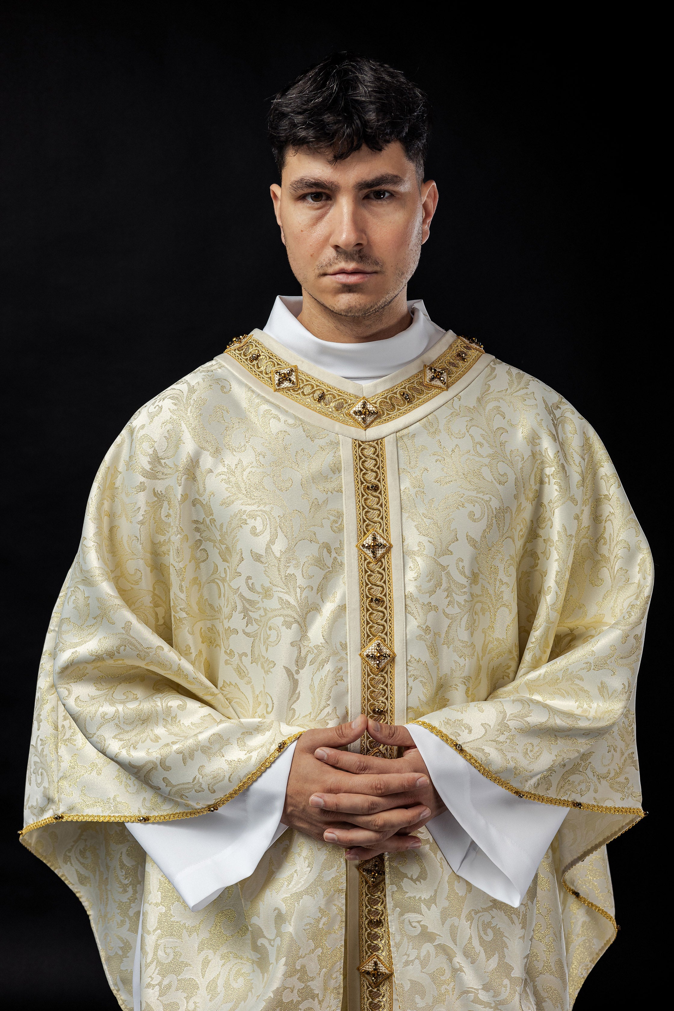 Handmade chasuble made of natural Italian fabric 7003 - HAFTINAUSA.COM