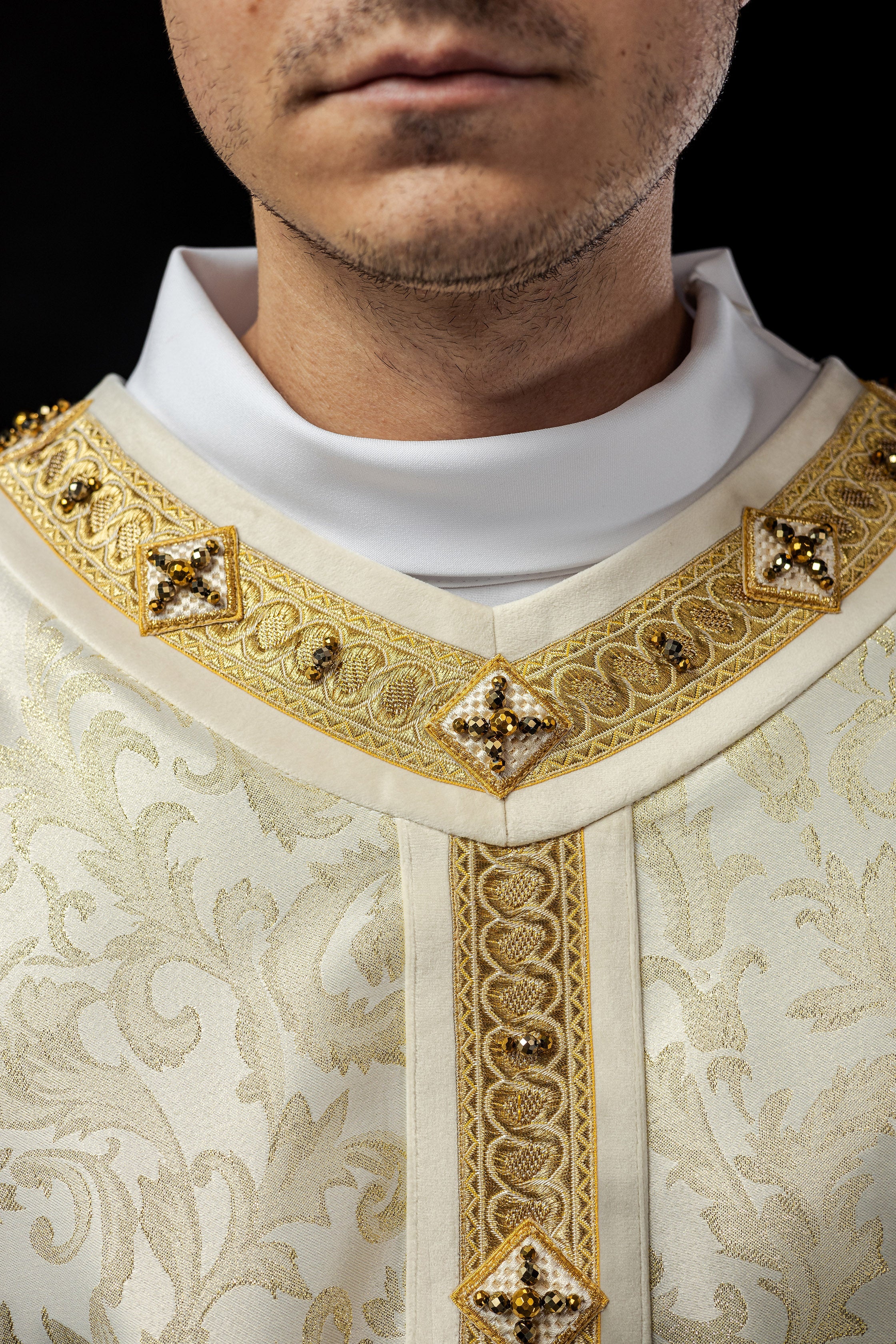 Handmade chasuble made of natural Italian fabric 7003