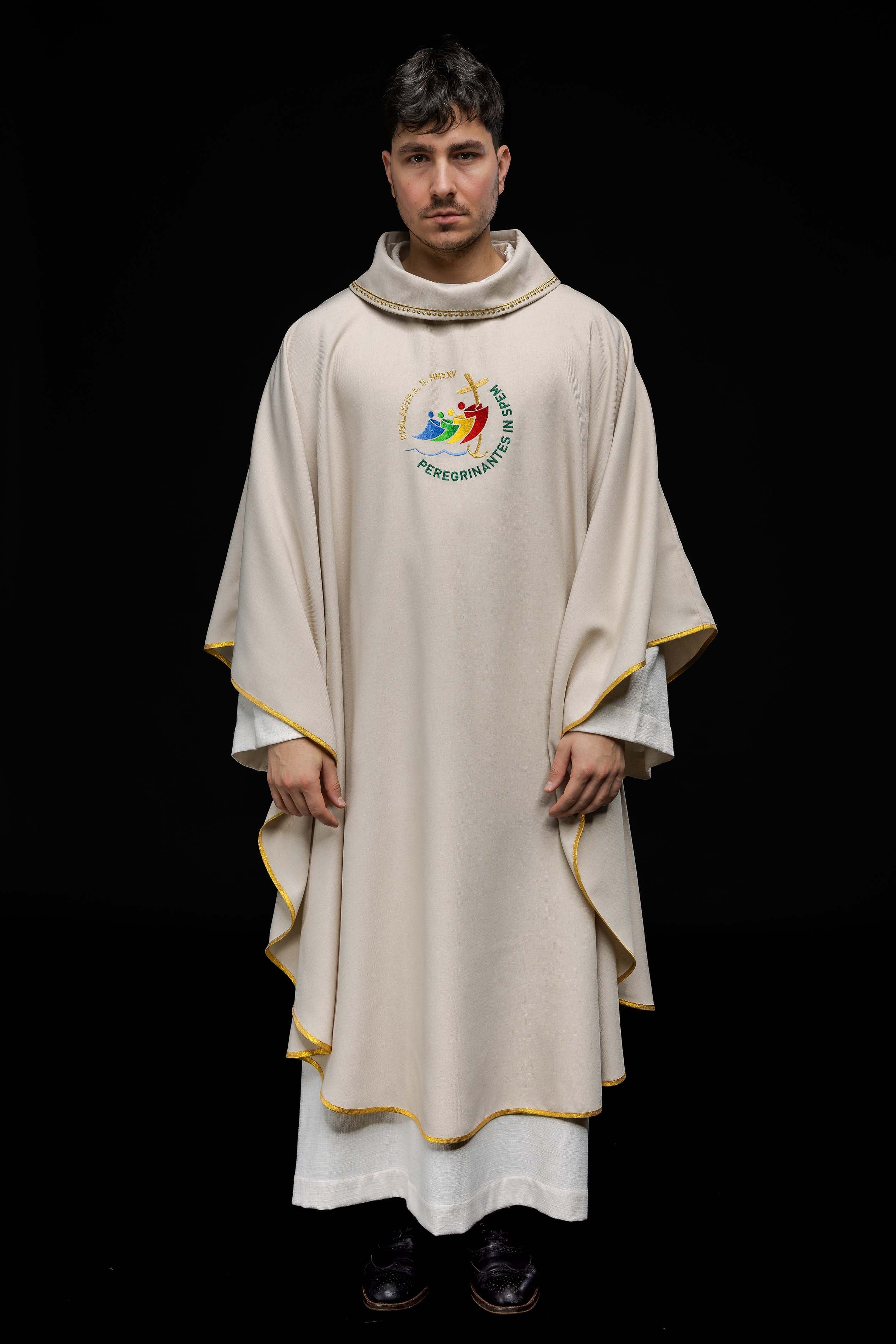 Chasuble with JUBILEE ROME 2025 embroidery and ecru trim on the collar - HAFTINAUSA.COM