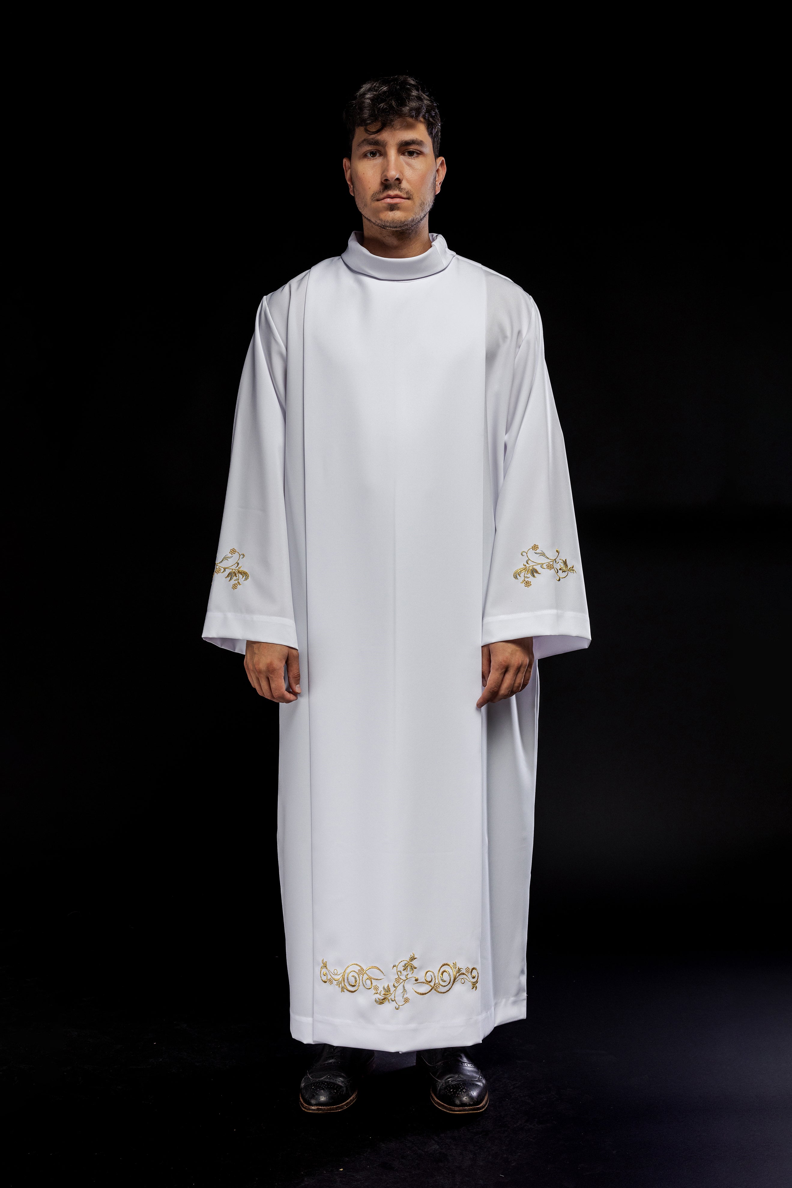 Smooth Priestly Alba with Collar