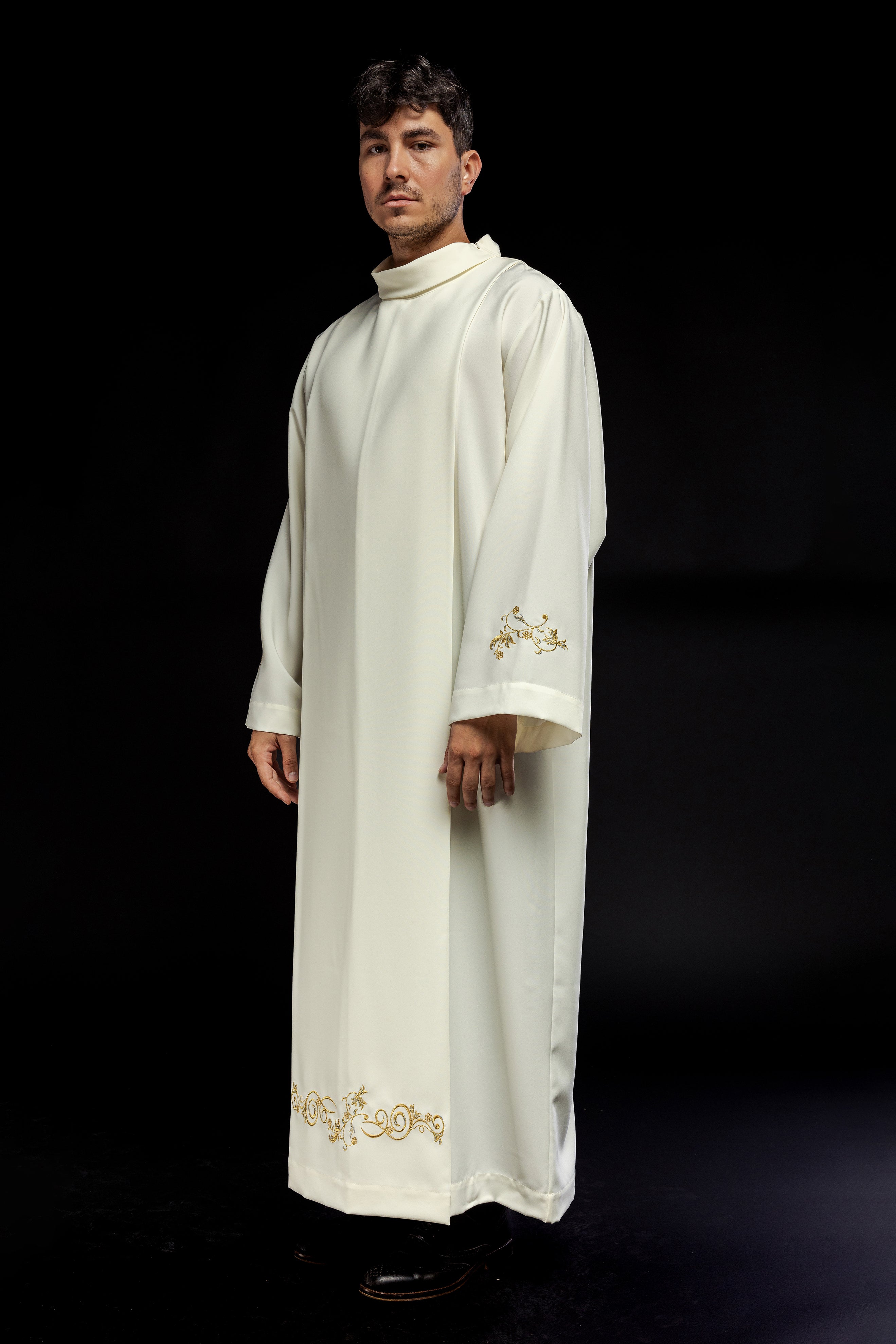 Smooth Priestly Alba with Collar