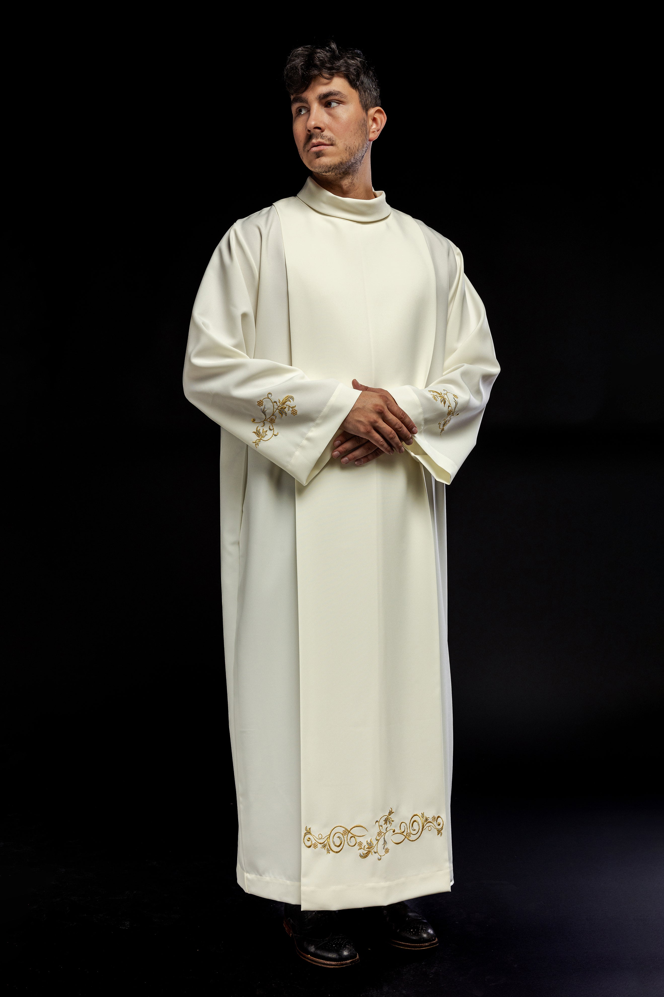 Smooth Priestly Alba with Collar