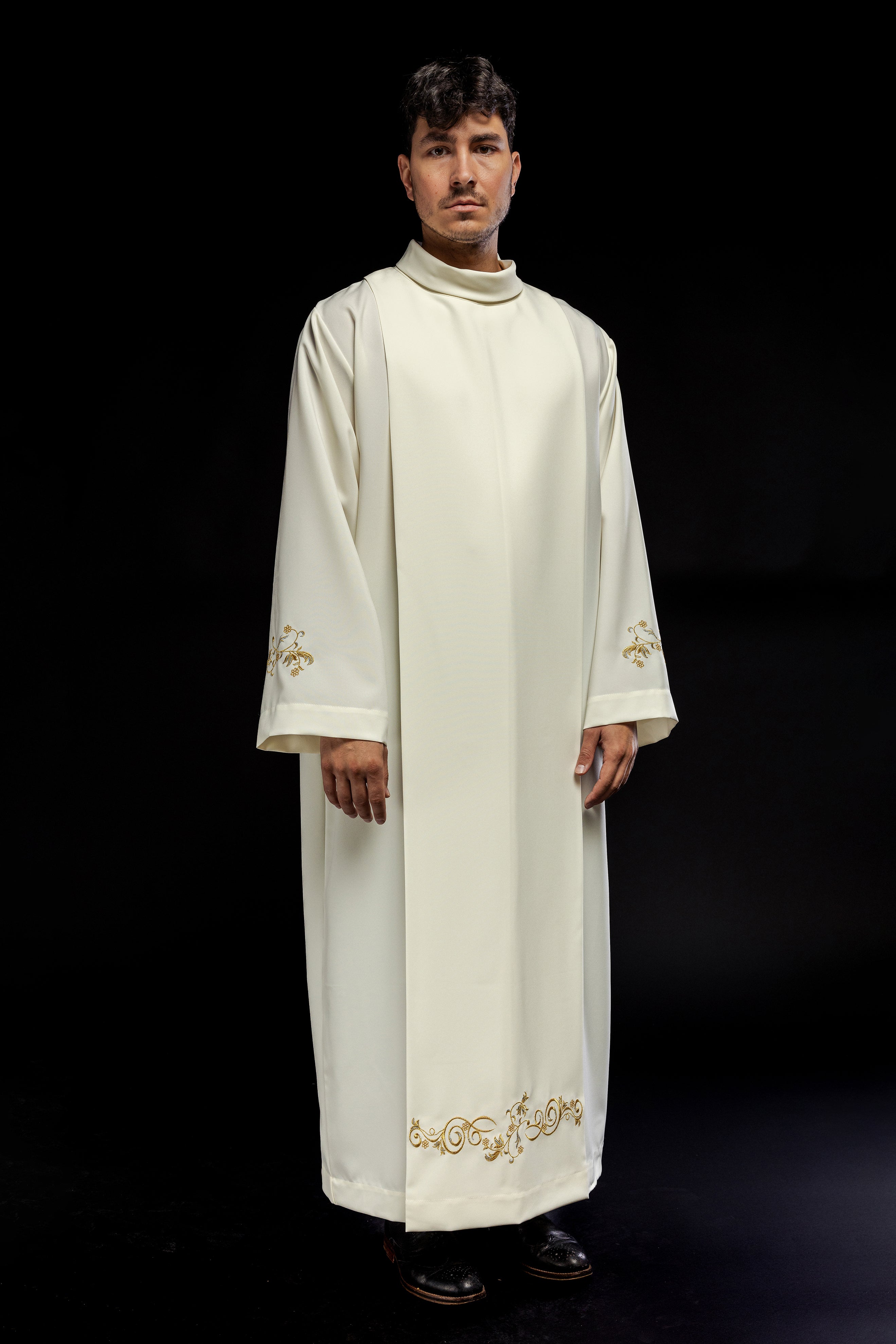 Smooth Priestly Alba with Collar