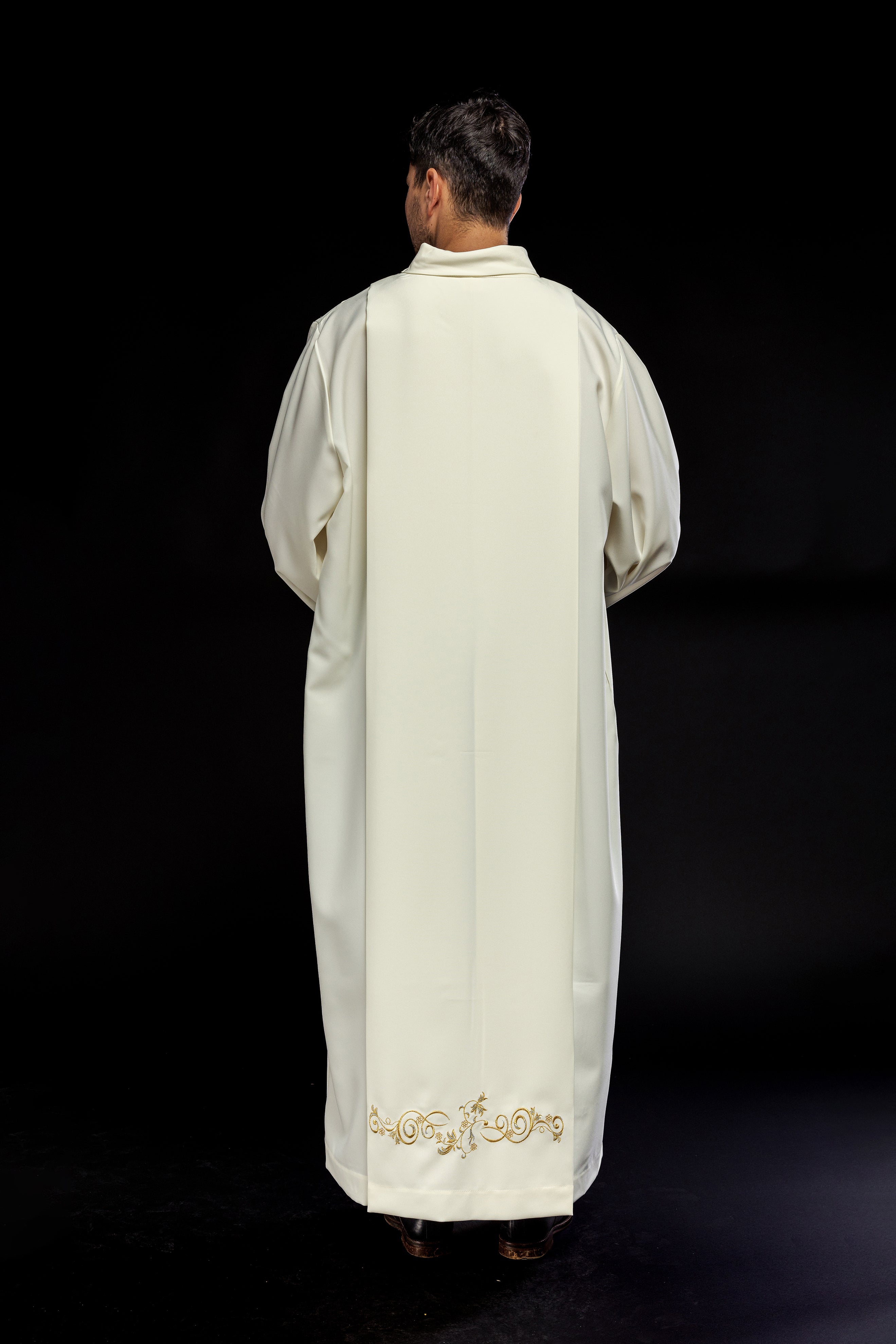 Smooth Priestly Alba with Collar