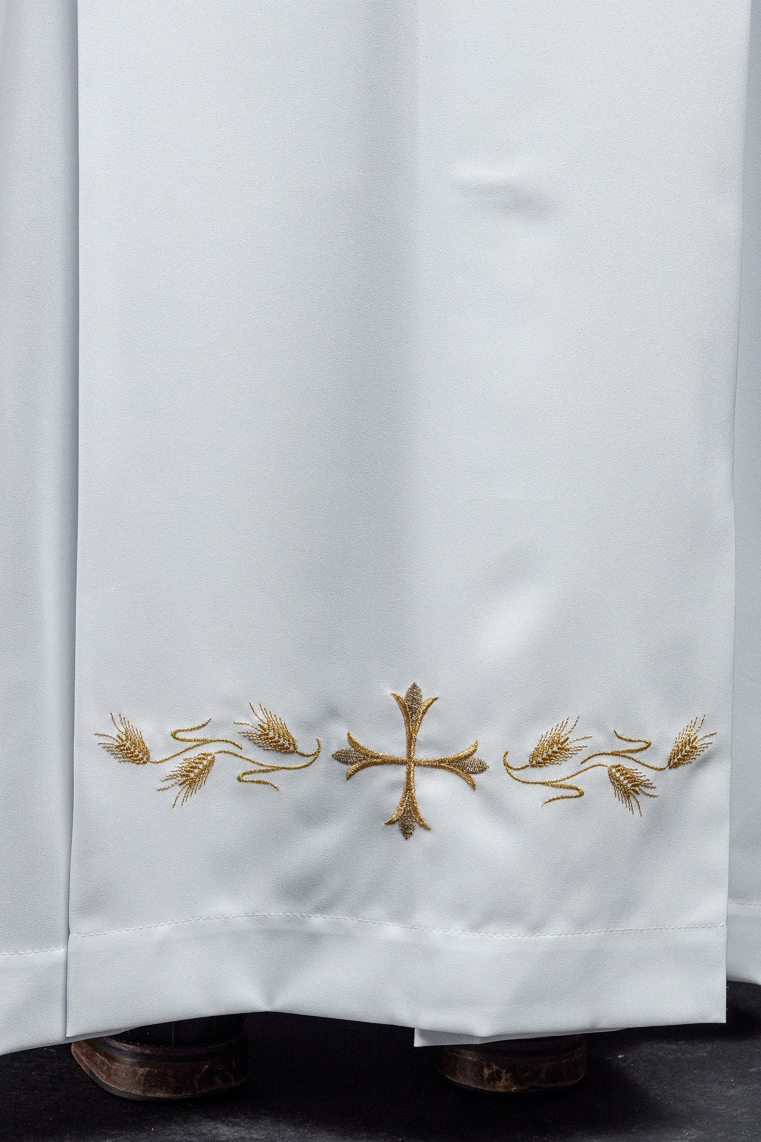 Embroidered cleric alb with collar - HAFTINAUSA.COM