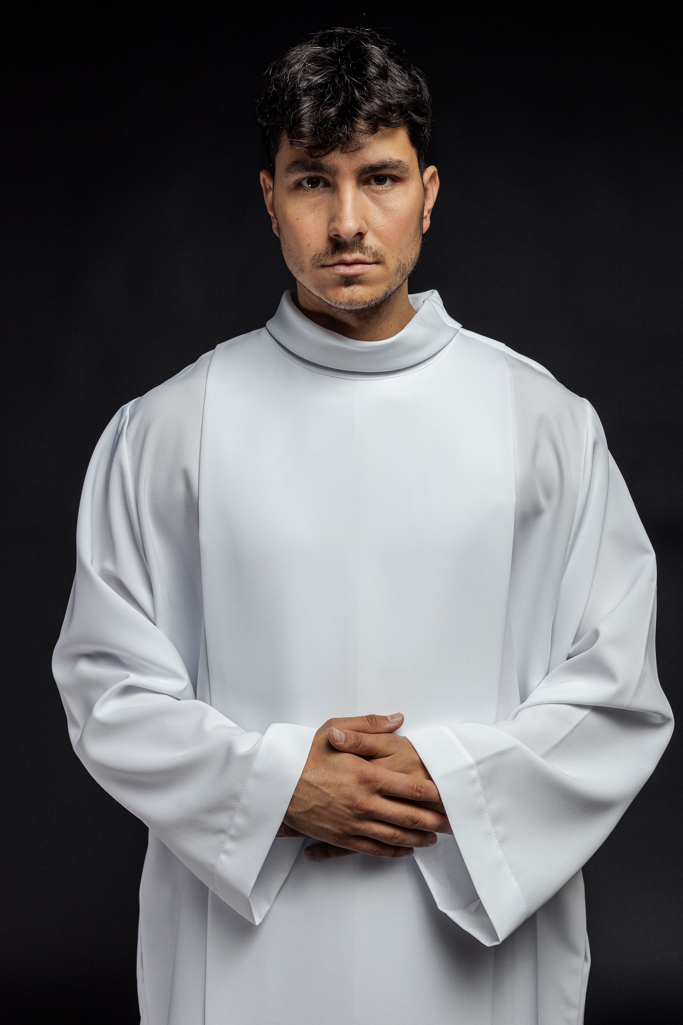 Embroidered priest's alb with neck collar in white