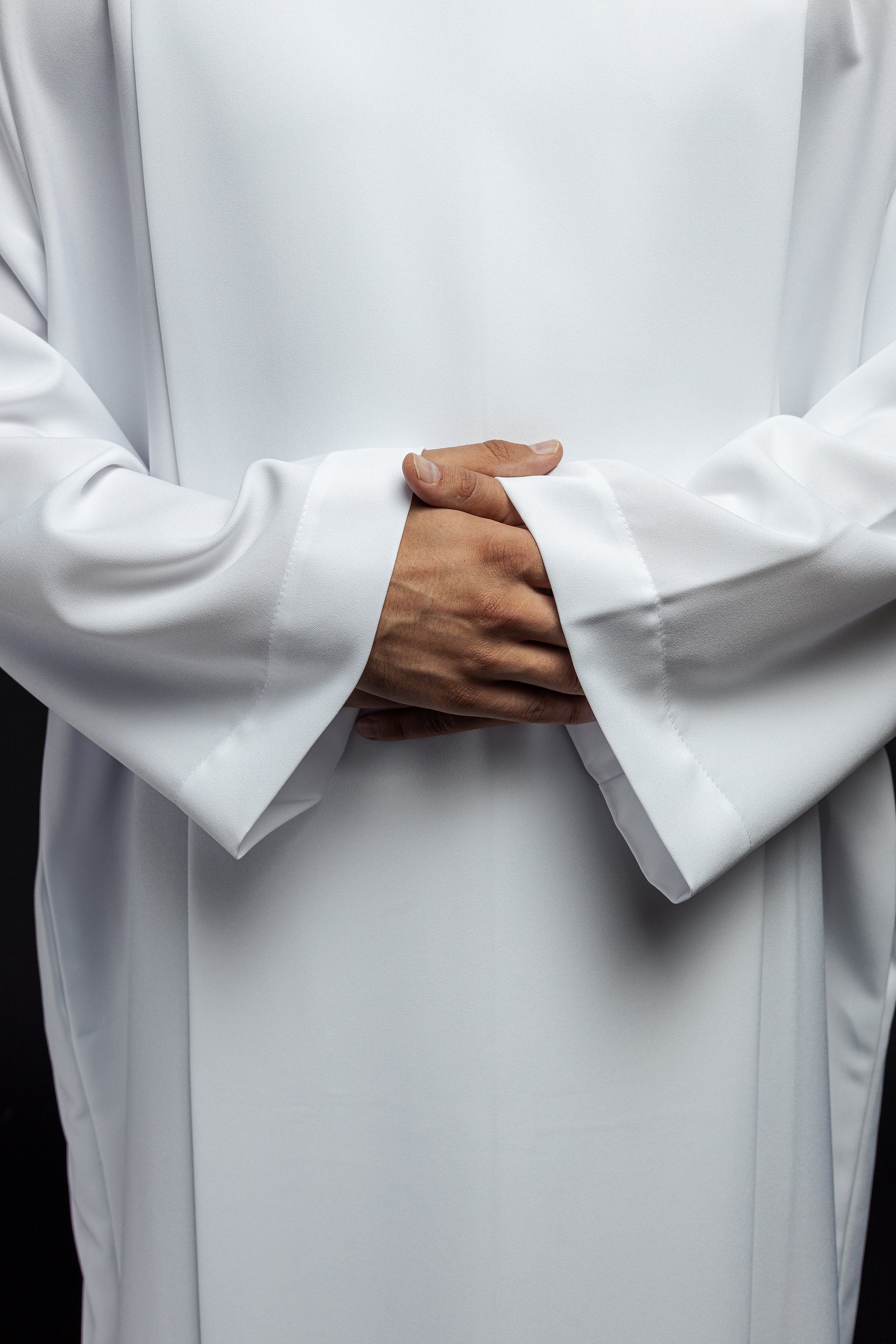 Embroidered priest's alb with neck collar in white