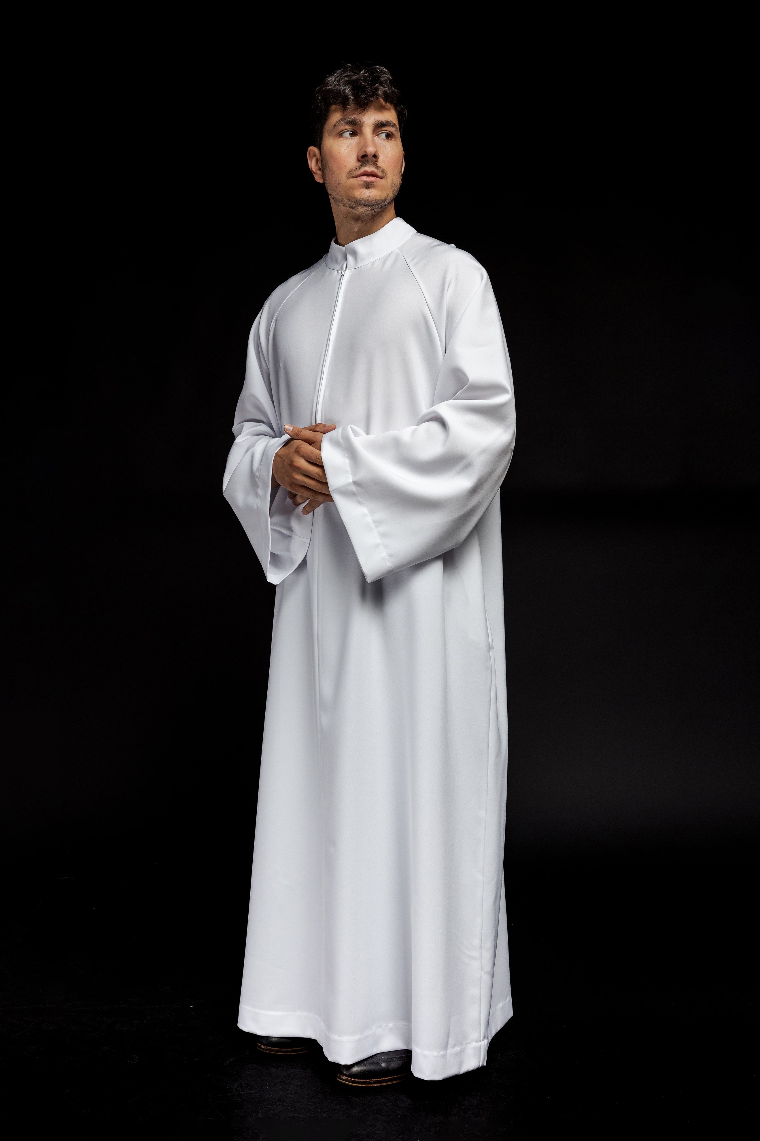 Priest alb in white with front zipper