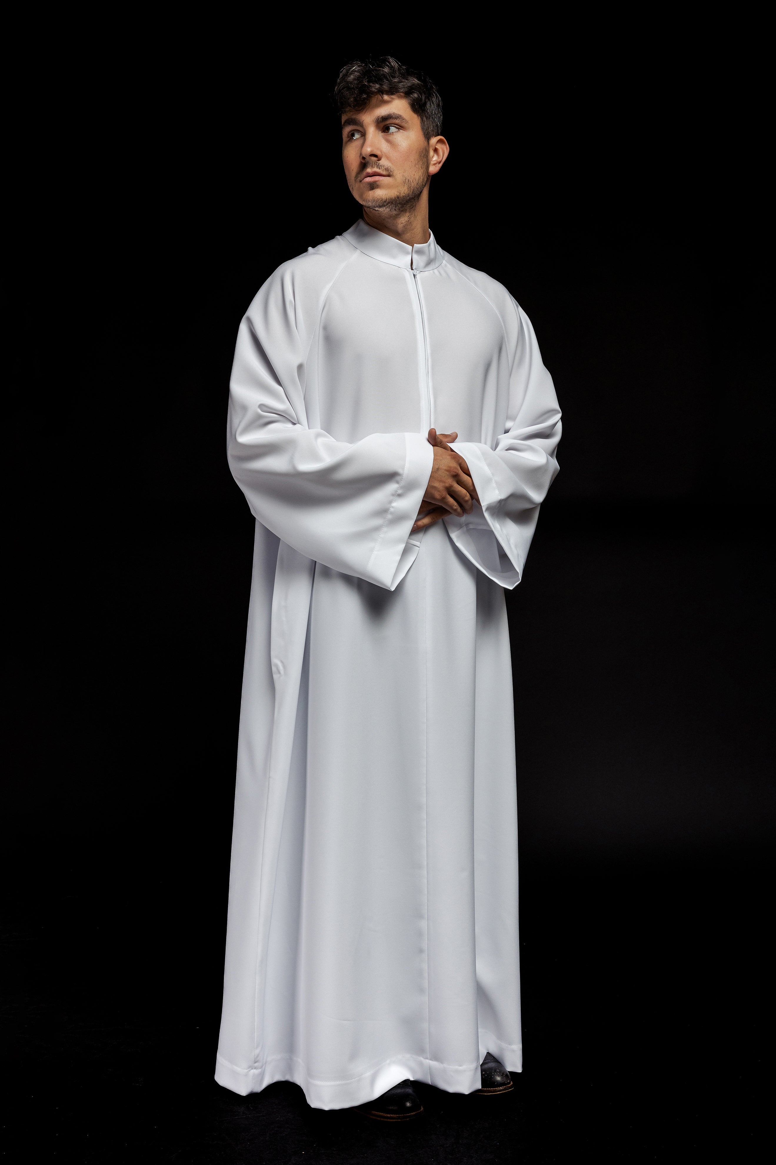 Priest alb in white with front zipper