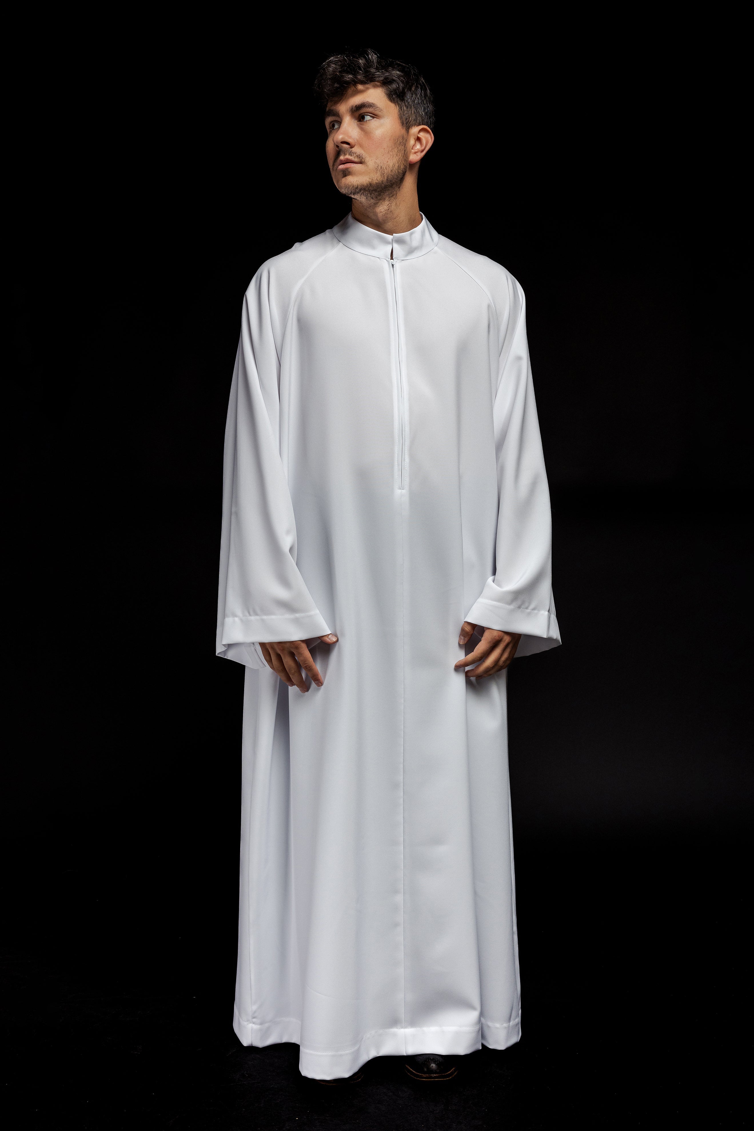 Priest alb in white with front zipper